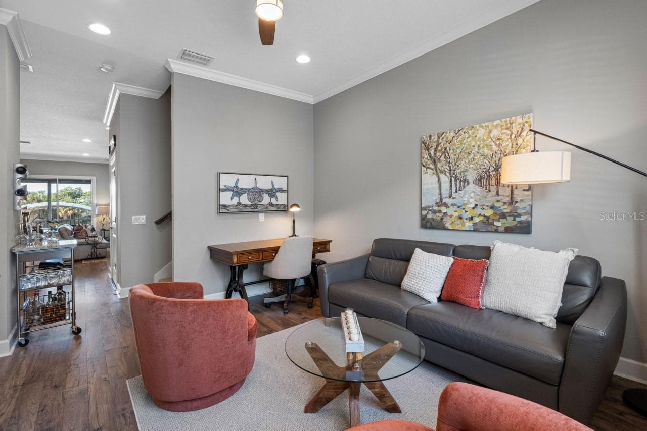 Bonus Room with Office - 6057 MOORINGS DR S, ST PETERSBURG
