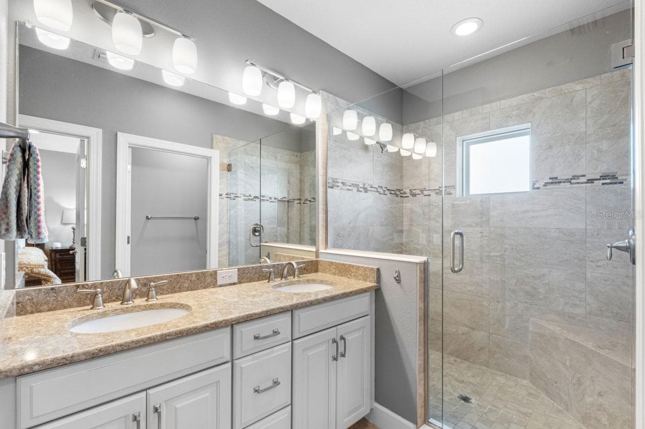 Primary Bathroom with Walking closet and Closed wash room - 6057 MOORINGS DR S, ST PETERSBURG
