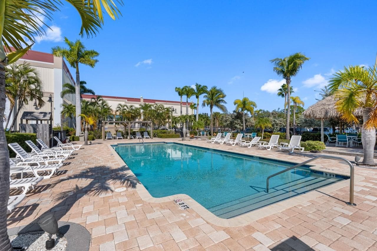 Townhouse at 6057 MOORINGS DR S, ST PETERSBURG, photo 55 of 60