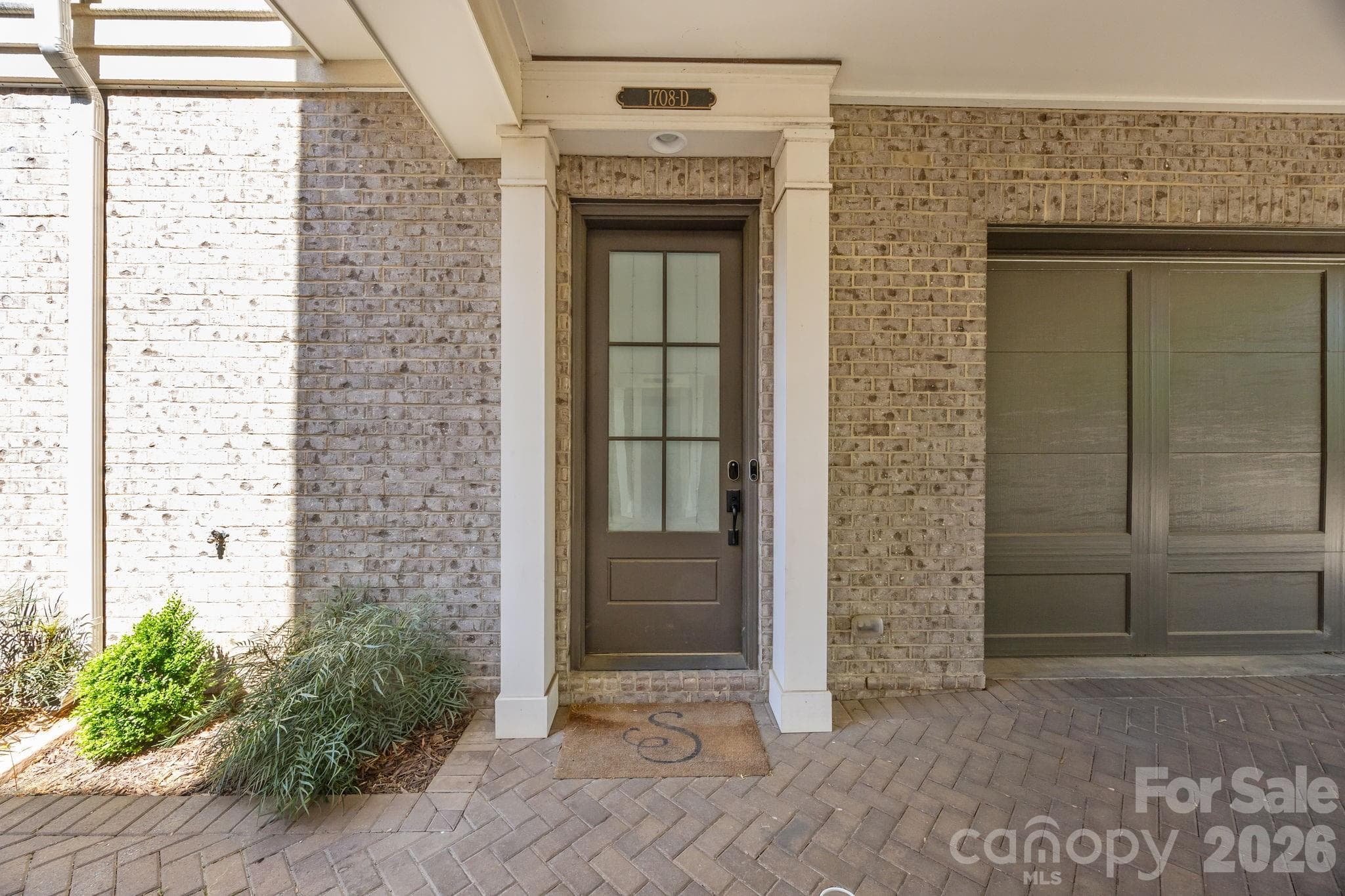 Condominium at Charlotte, photo 2 of 26