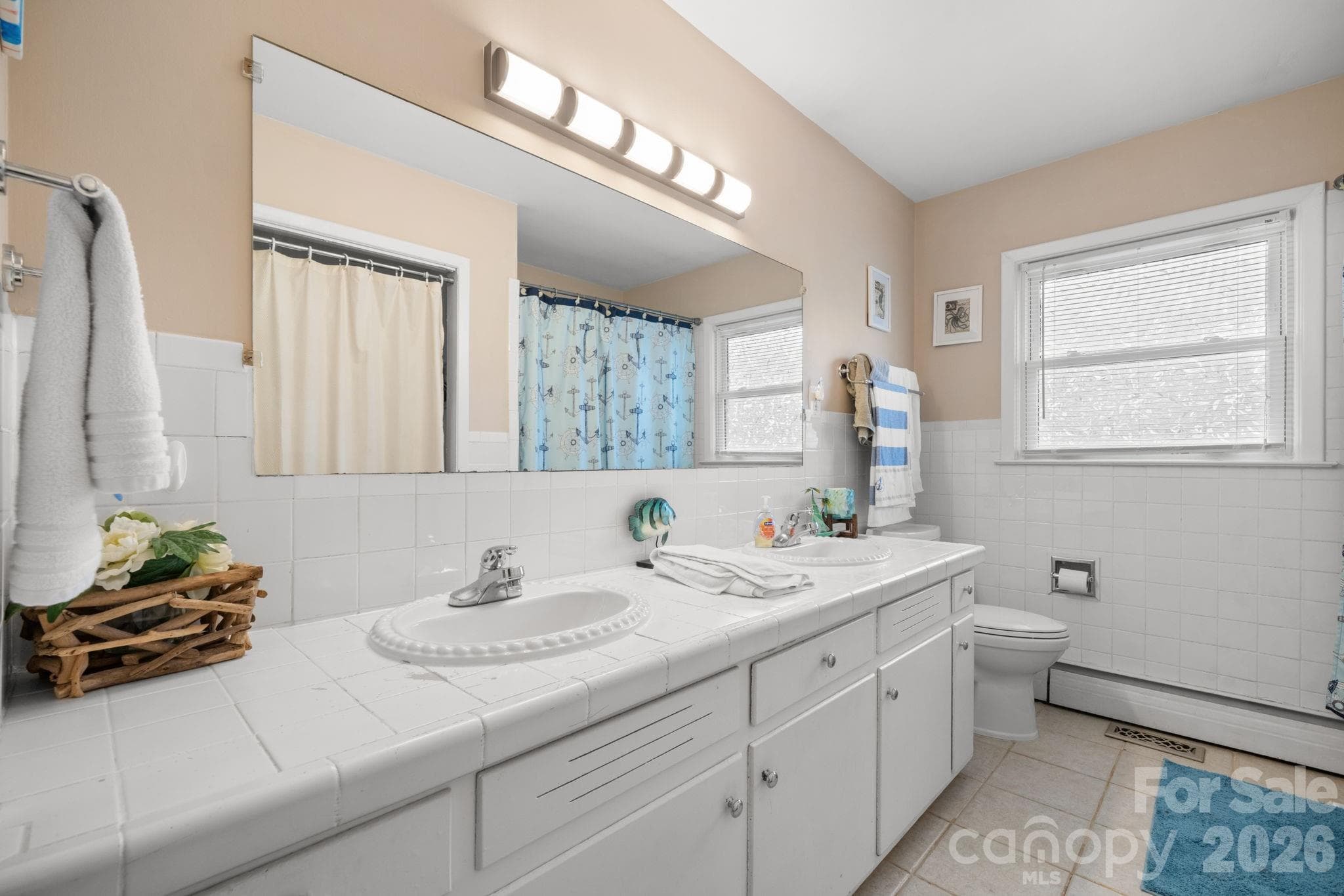 Guest Bath - 118 Whitley Road, Morganton