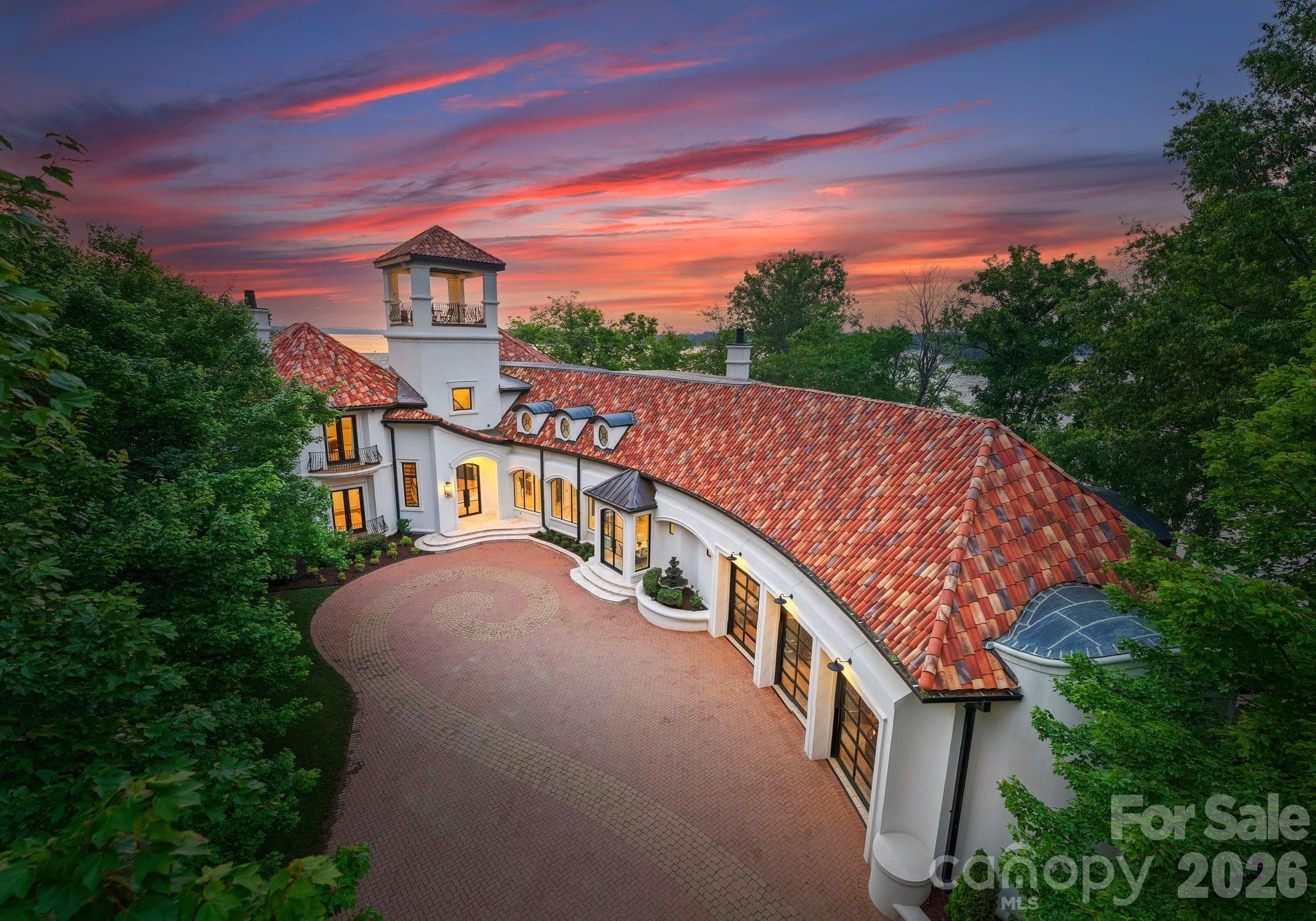 Welcome to Puesta del Sol a magnificent estate. - Mooresville