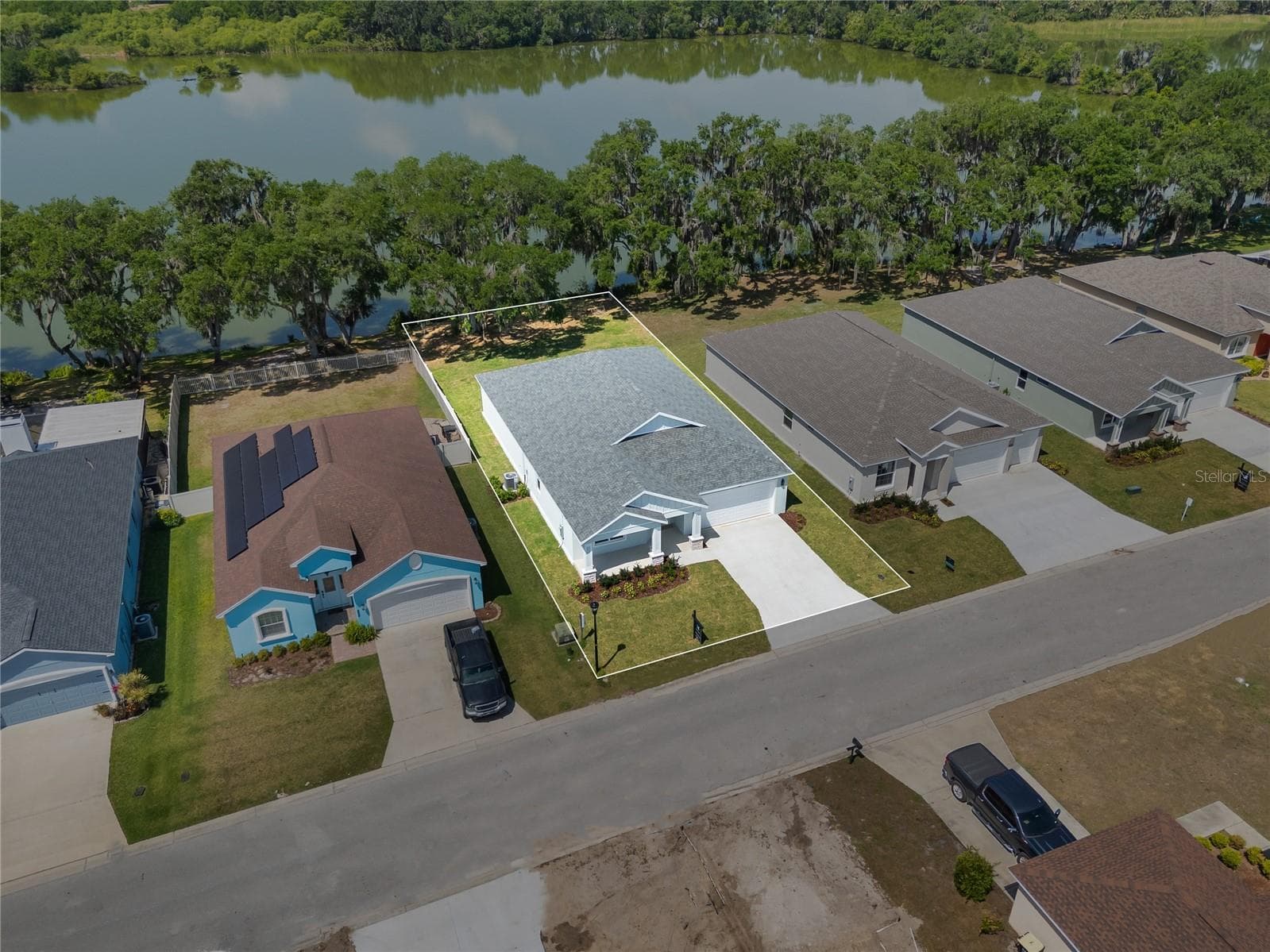 Single Family Residence at 4545 FAIRWAY OAKS DR, MULBERRY, photo 3 of 53
