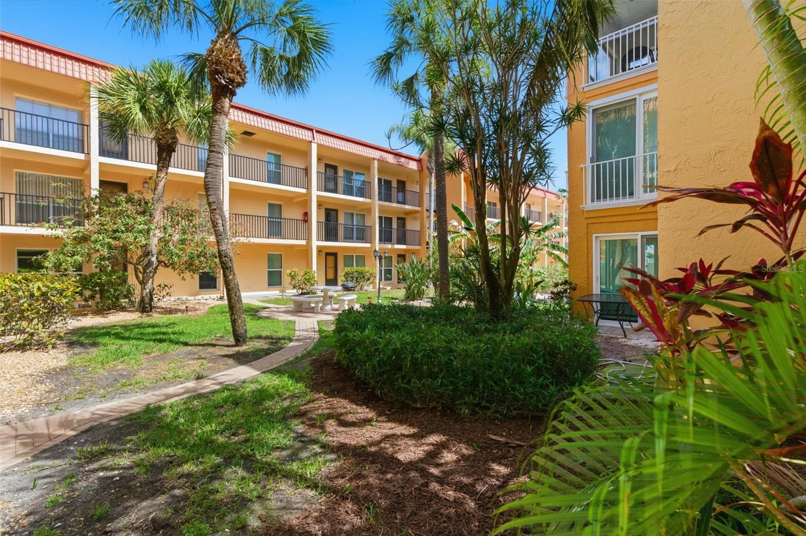 Courtyard for 8901 Building - 8901 BLIND PASS RD #127, ST PETE BEACH