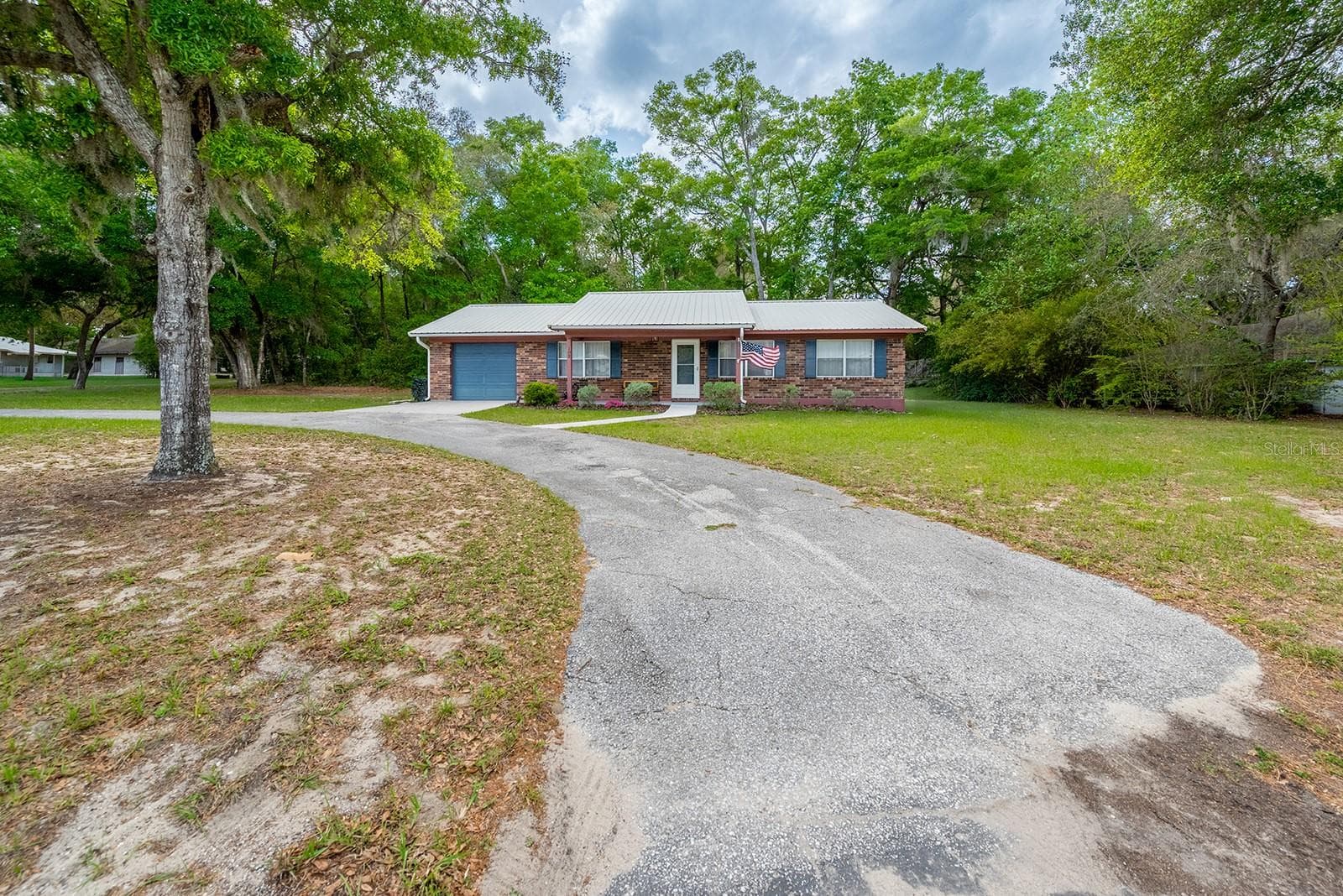 102 SWANS NEST CIR