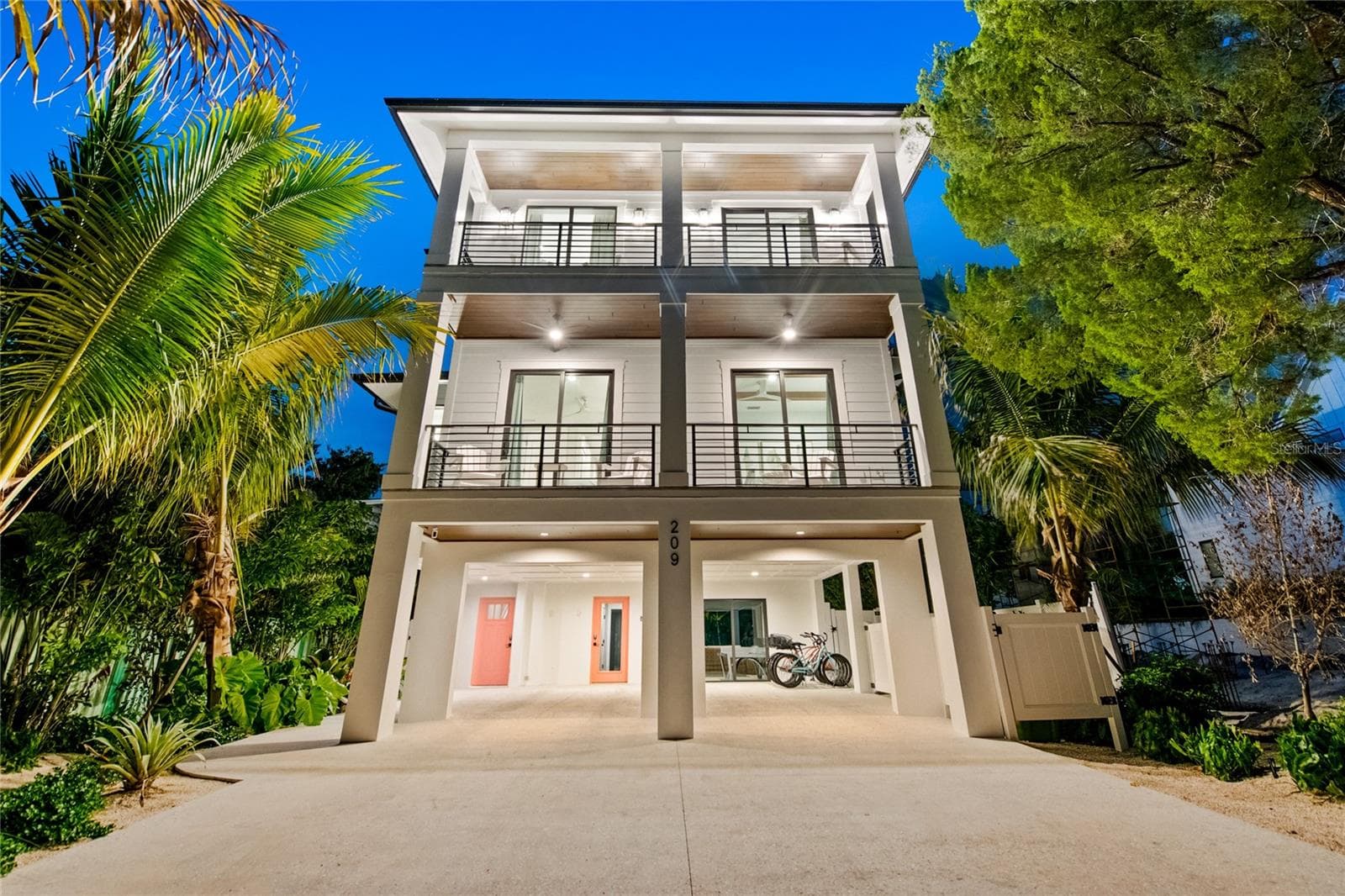 209 GARFIELD DR