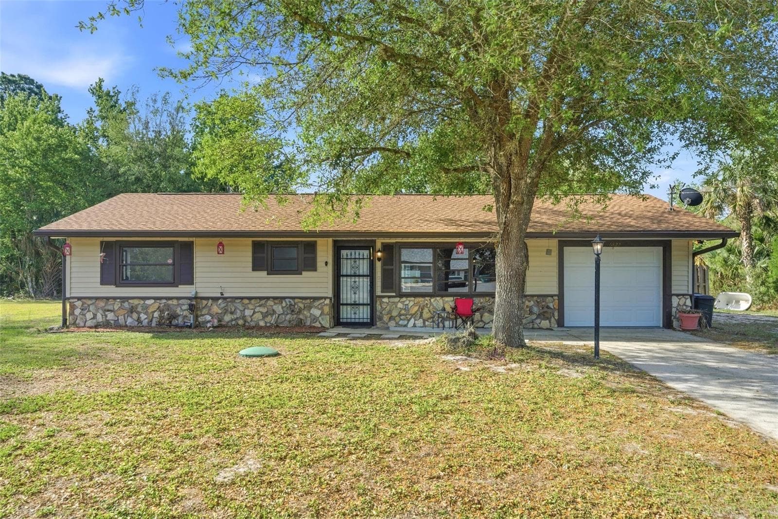 Single Family Residence at 6822 W DORIS MARETTA LN, HOMOSASSA, photo 2 of 59