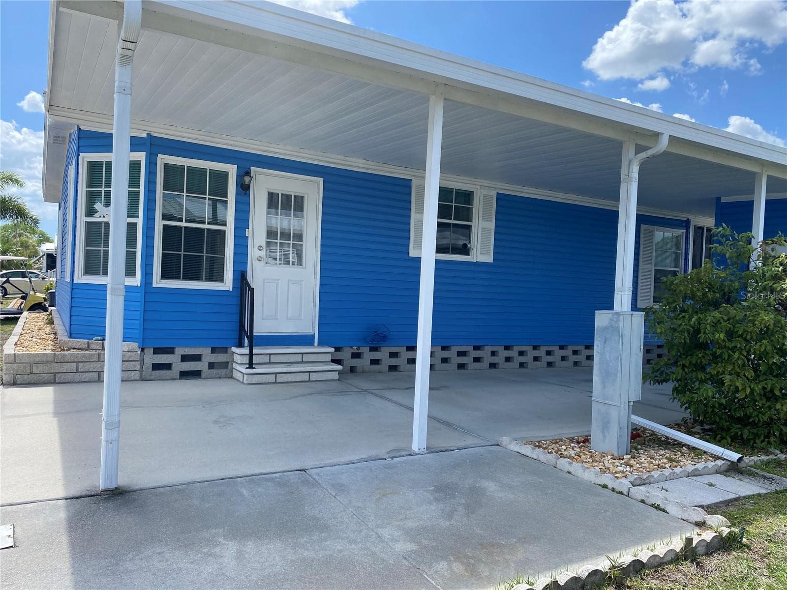 Manufactured Home at 701 RIVERVIEW CIR, NORTH PORT, photo 2 of 20