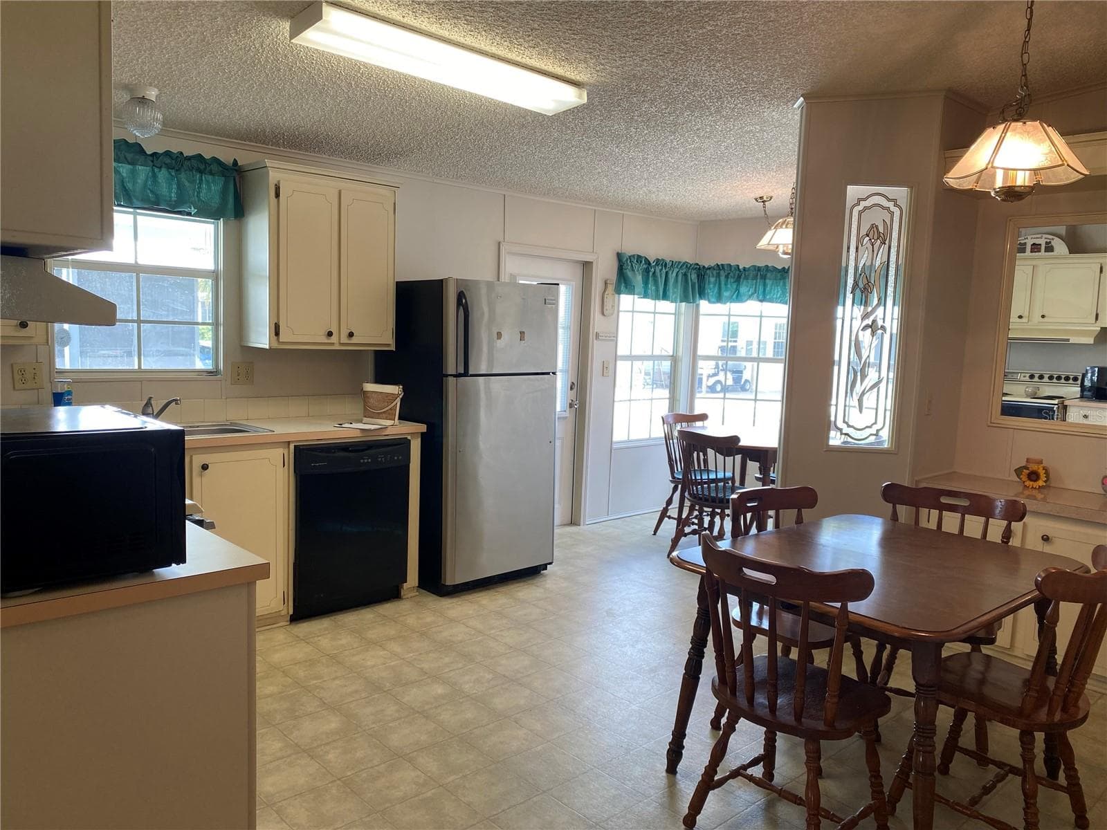 Manufactured Home at 701 RIVERVIEW CIR, NORTH PORT, photo 7 of 20