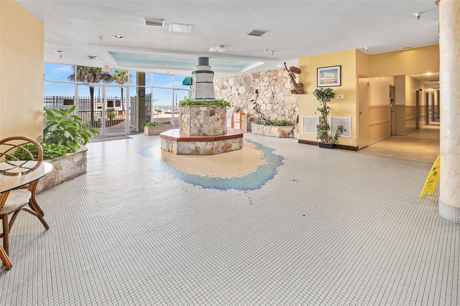 Lobby area - 701 S ATLANTIC AVE #516, DAYTONA BEACH