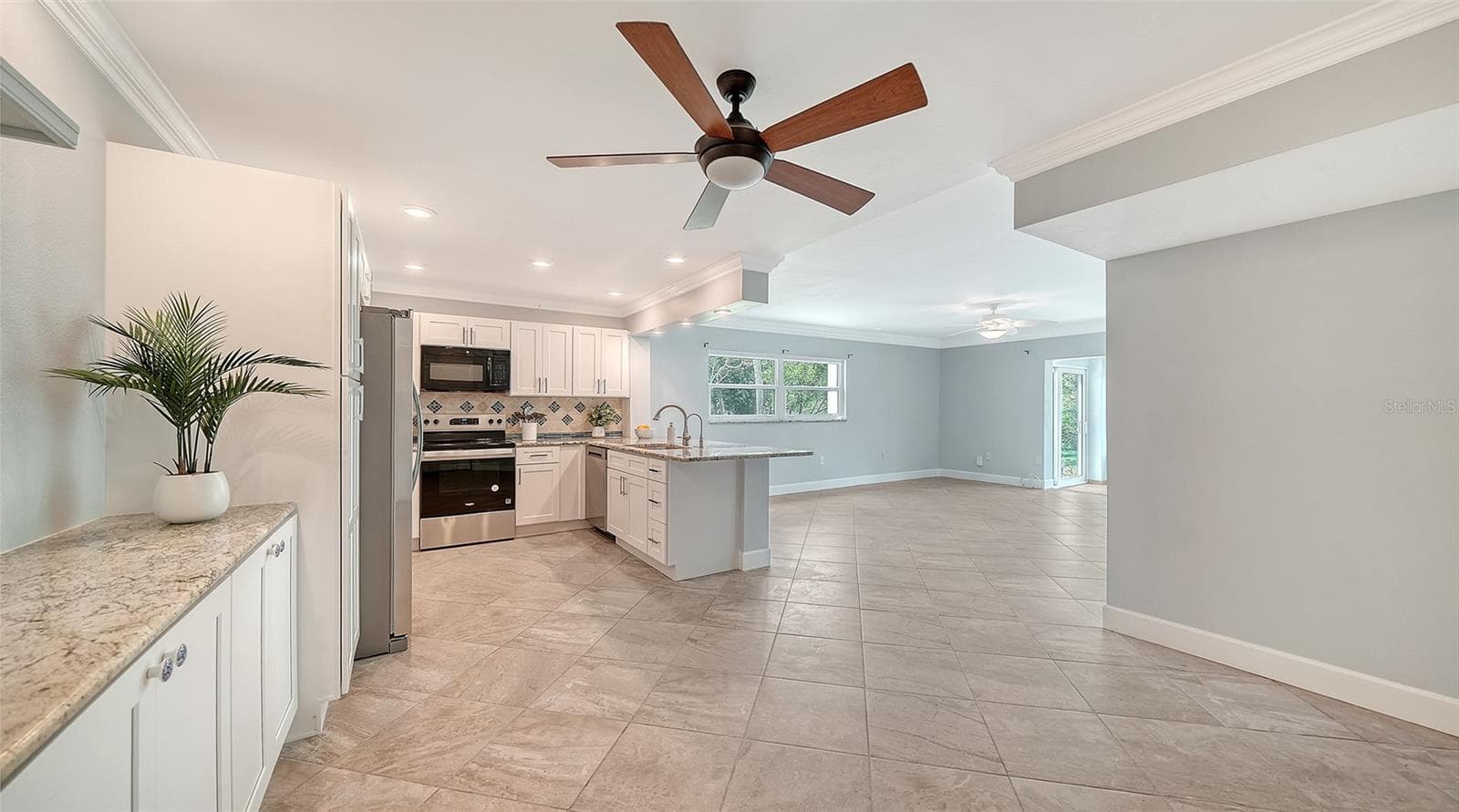 This is a newly remodeled unit with a nice open concept plan - 225 HOURGLASS WAY #106, SARASOTA