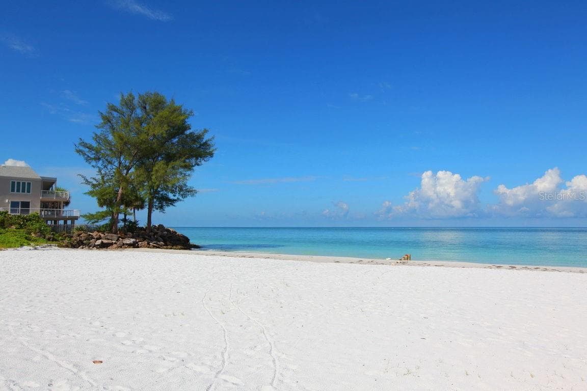 Welcome to 800' of your own private beach on the Gulf! - 225 HOURGLASS WAY #106, SARASOTA