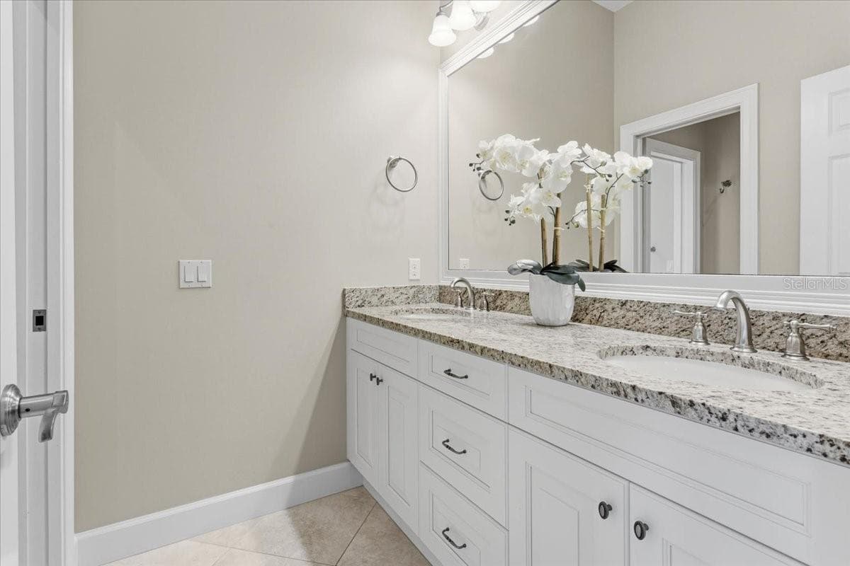 Jack & Jill bathroom - 10401 NW 153RD TER, ALACHUA