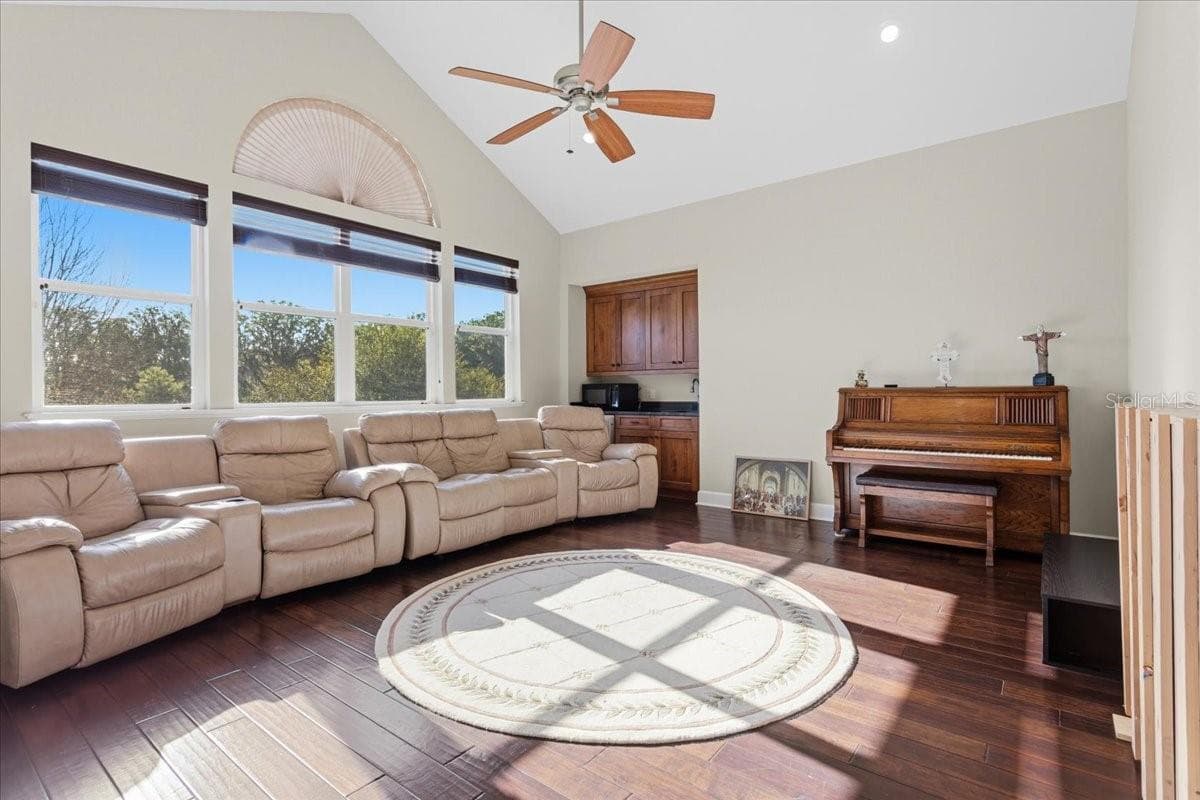 Great Room/Media Room with wet bar - 10401 NW 153RD TER, ALACHUA