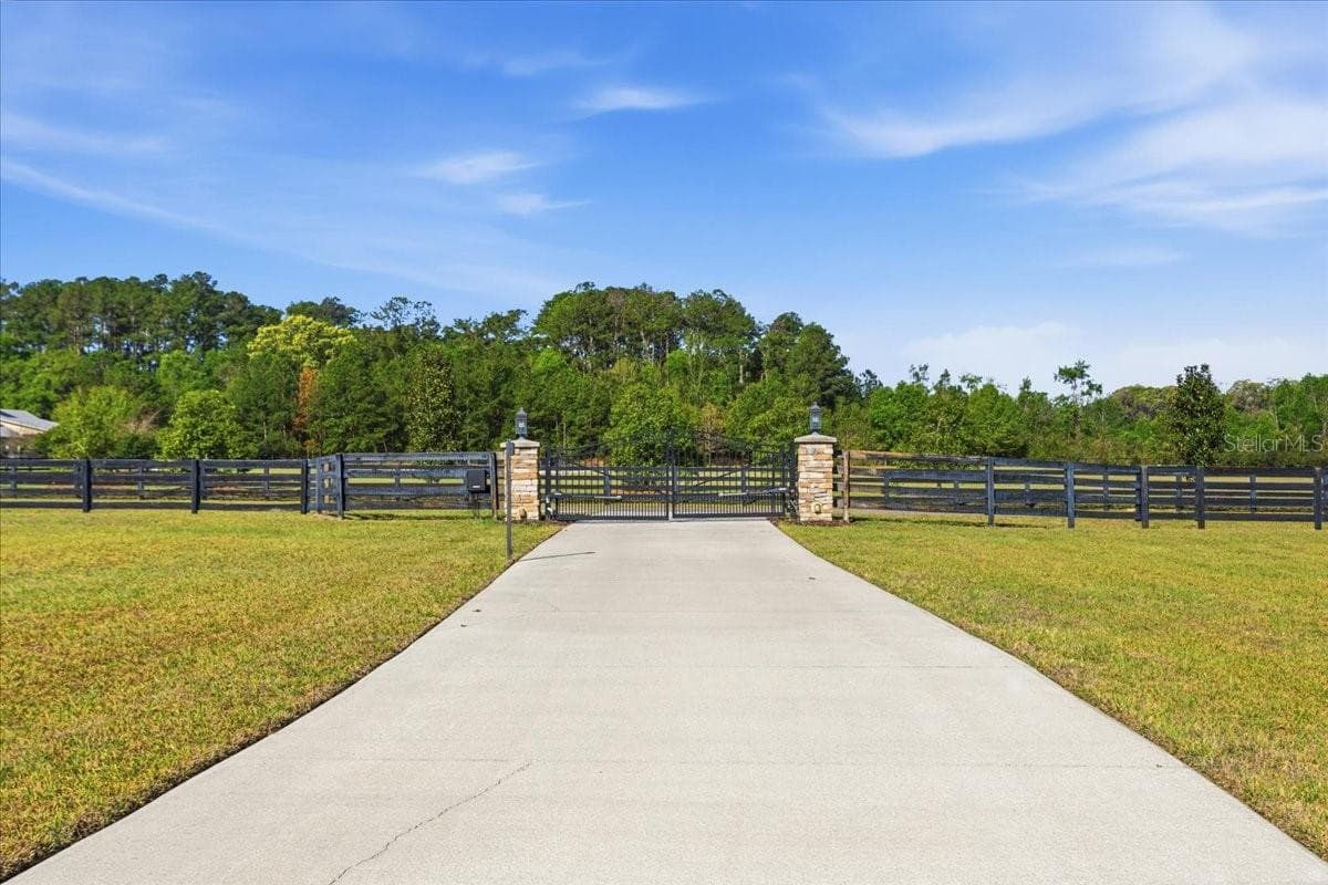 Gated driveway - 10401 NW 153RD TER, ALACHUA