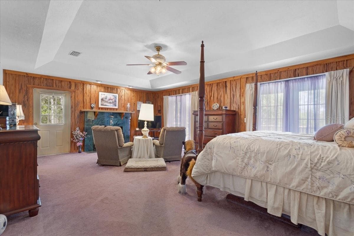 Master Bedroom with en suitebath - 124 NE 824TH ST, OLD TOWN