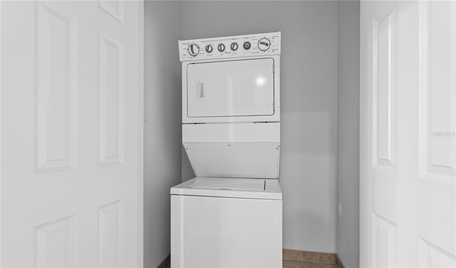 Upstairs Laundry - 10401 NW 153RD TER, ALACHUA