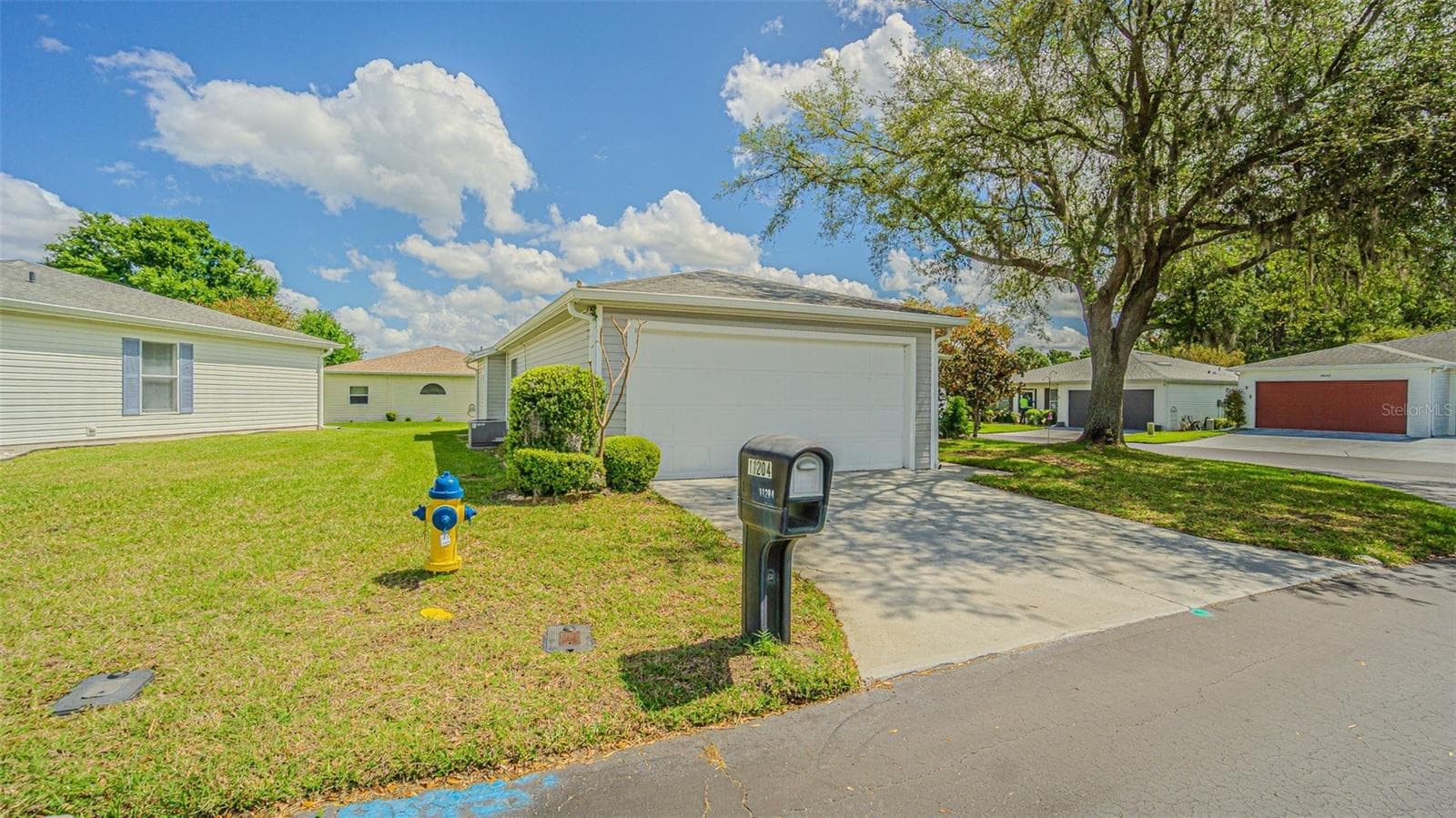 good space between homes too! - 11204 COREY PAVIN LN, SAN ANTONIO
