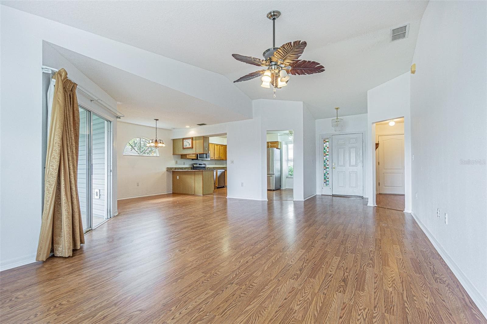 Light, bright and OPEN - 11204 COREY PAVIN LN, SAN ANTONIO