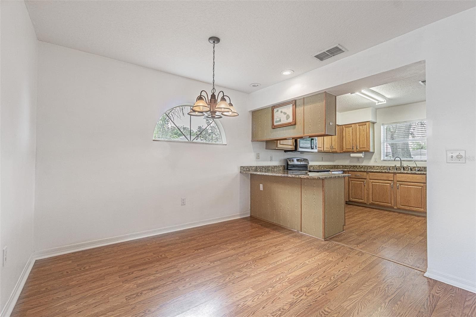 Dining area with palladian window - 11204 COREY PAVIN LN, SAN ANTONIO