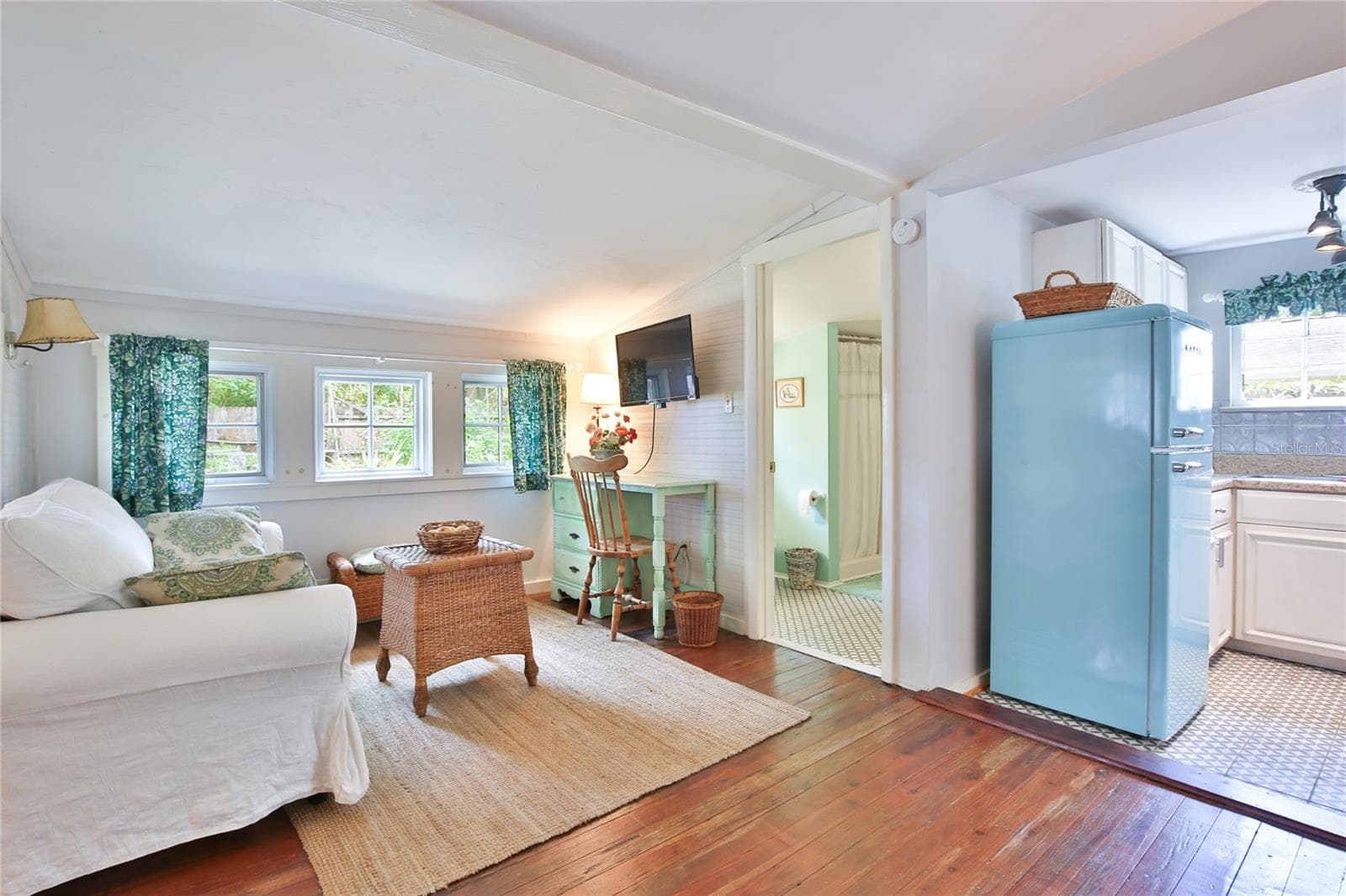 Cottage living area - 708 42ND ST, SARASOTA