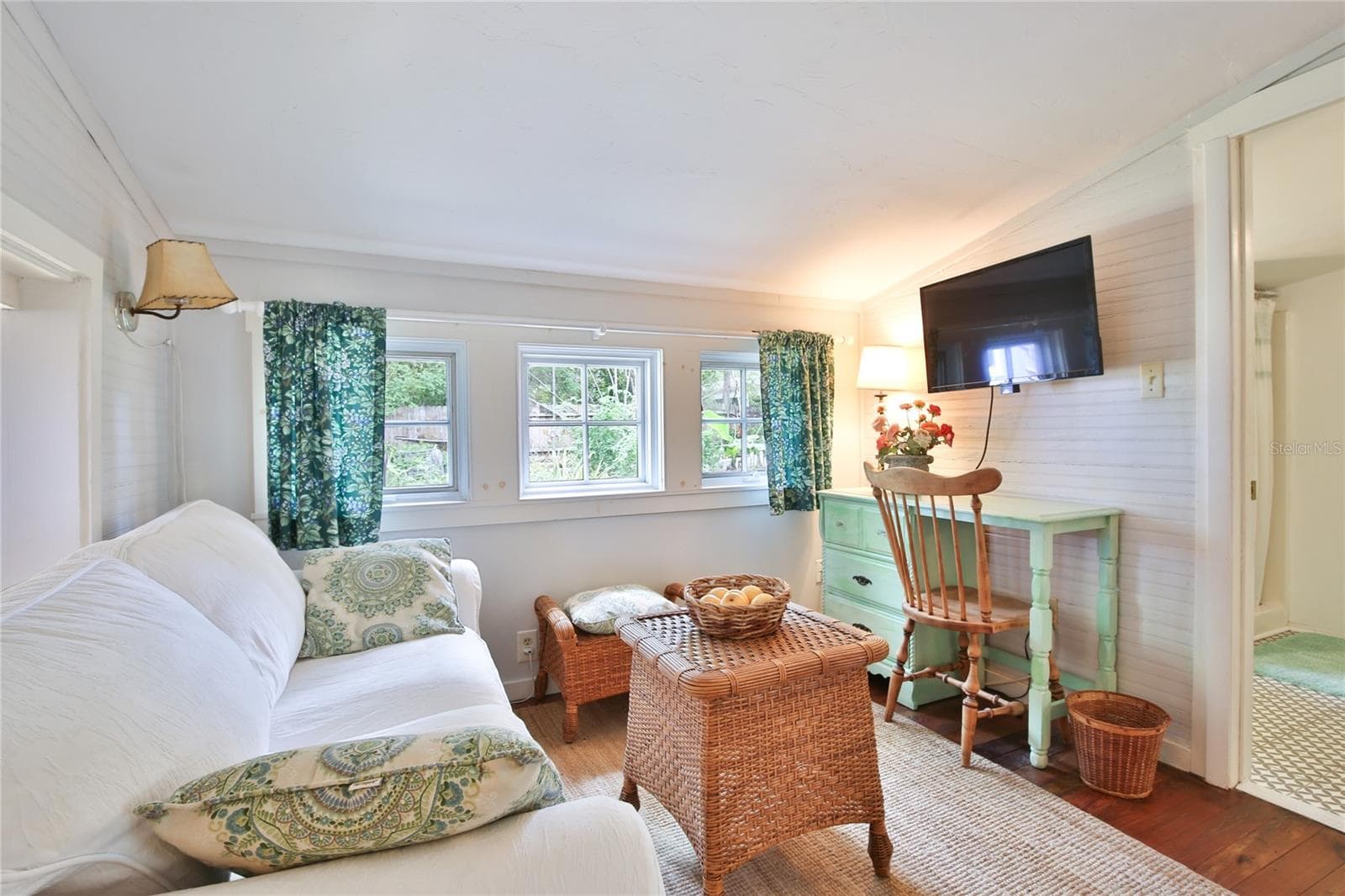 Cottage living area - 708 42ND ST, SARASOTA