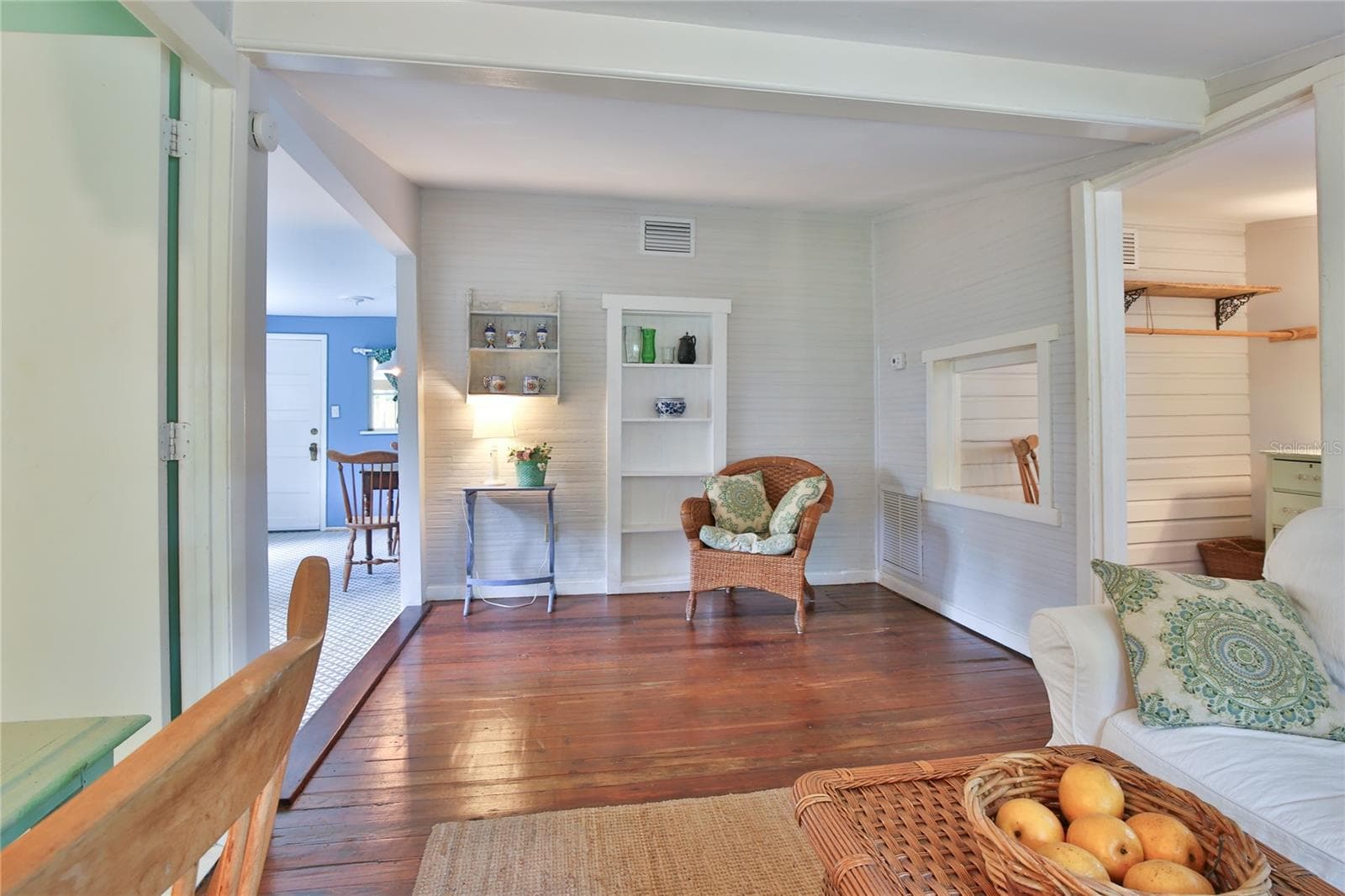Cottage living area - 708 42ND ST, SARASOTA