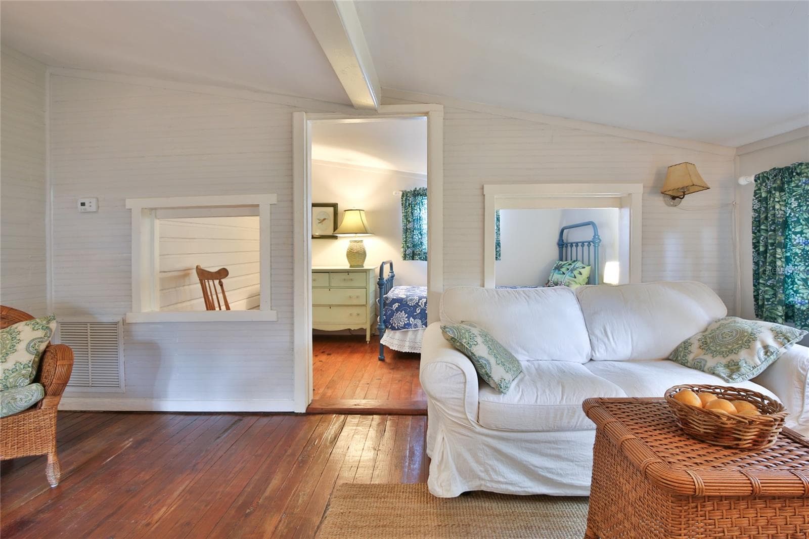 Cottage living area - 708 42ND ST, SARASOTA