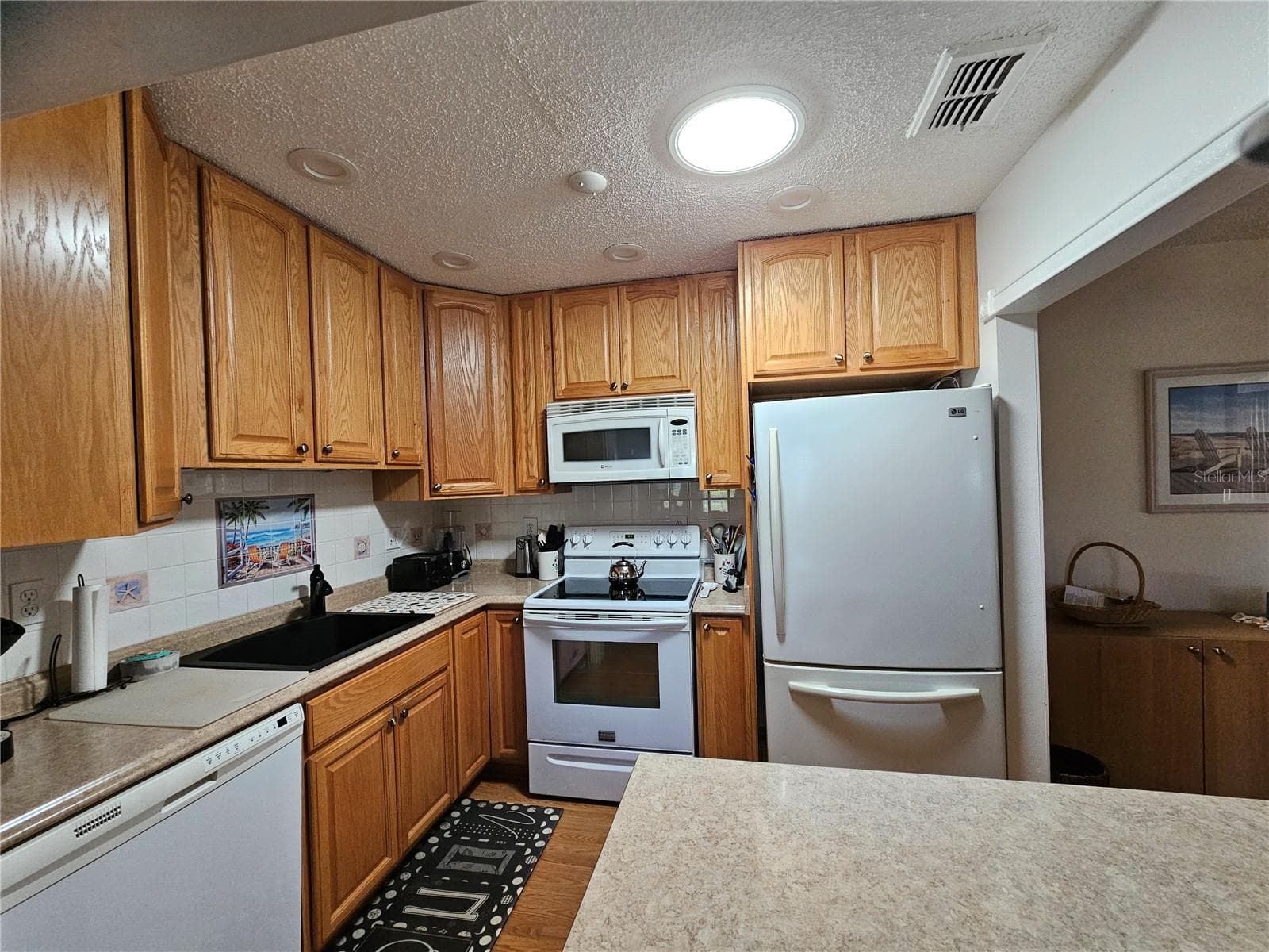 Remodeled kitchen - 1905 CANTERBURY LN #E-9, SUN CITY CENTER