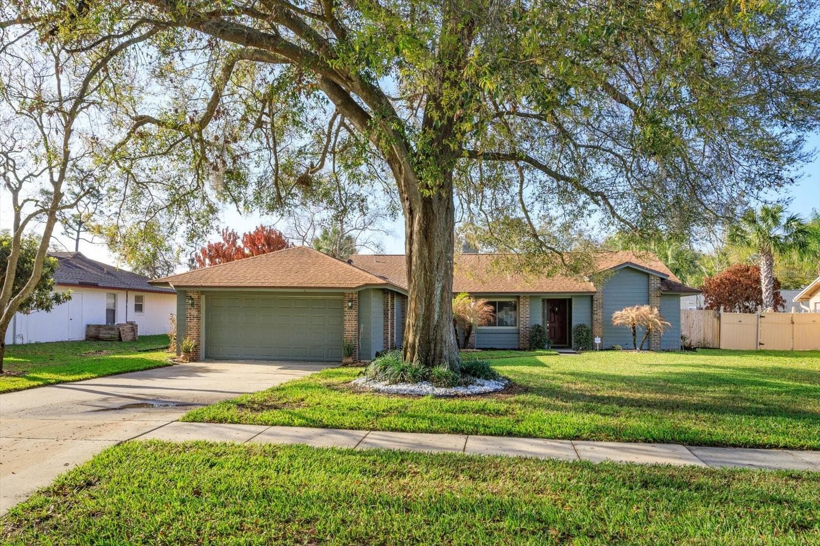 9237 SABAL PALM CIR