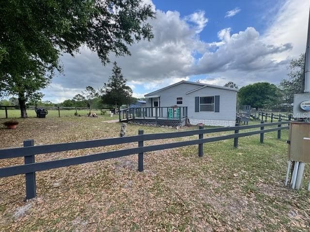 Left side of home and entry - 19231 NW HIGHWAY 335, WILLISTON