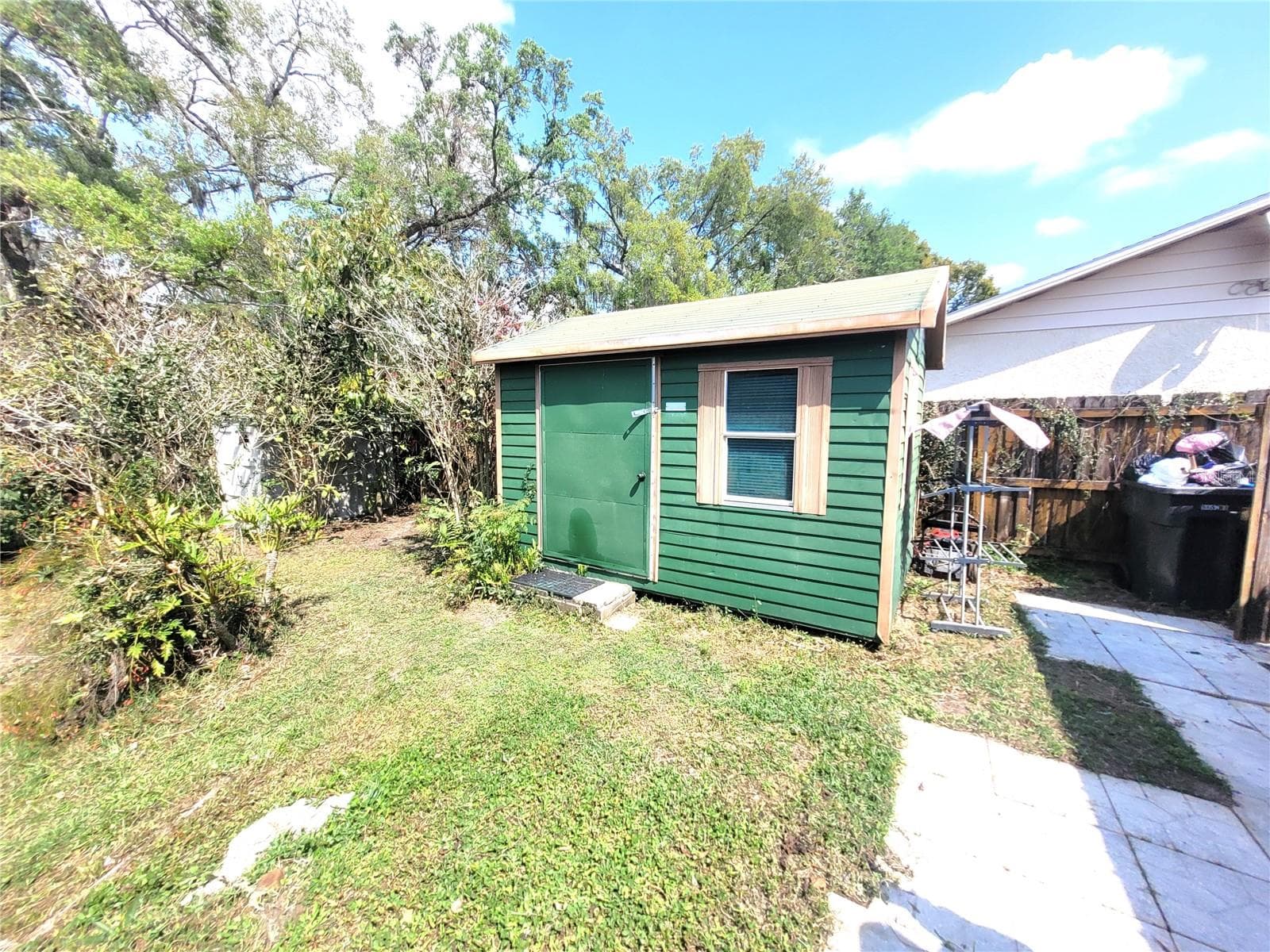 Backyard shed that has electricity running to it. - 5203 PRESIDENTIAL ST, SEFFNER