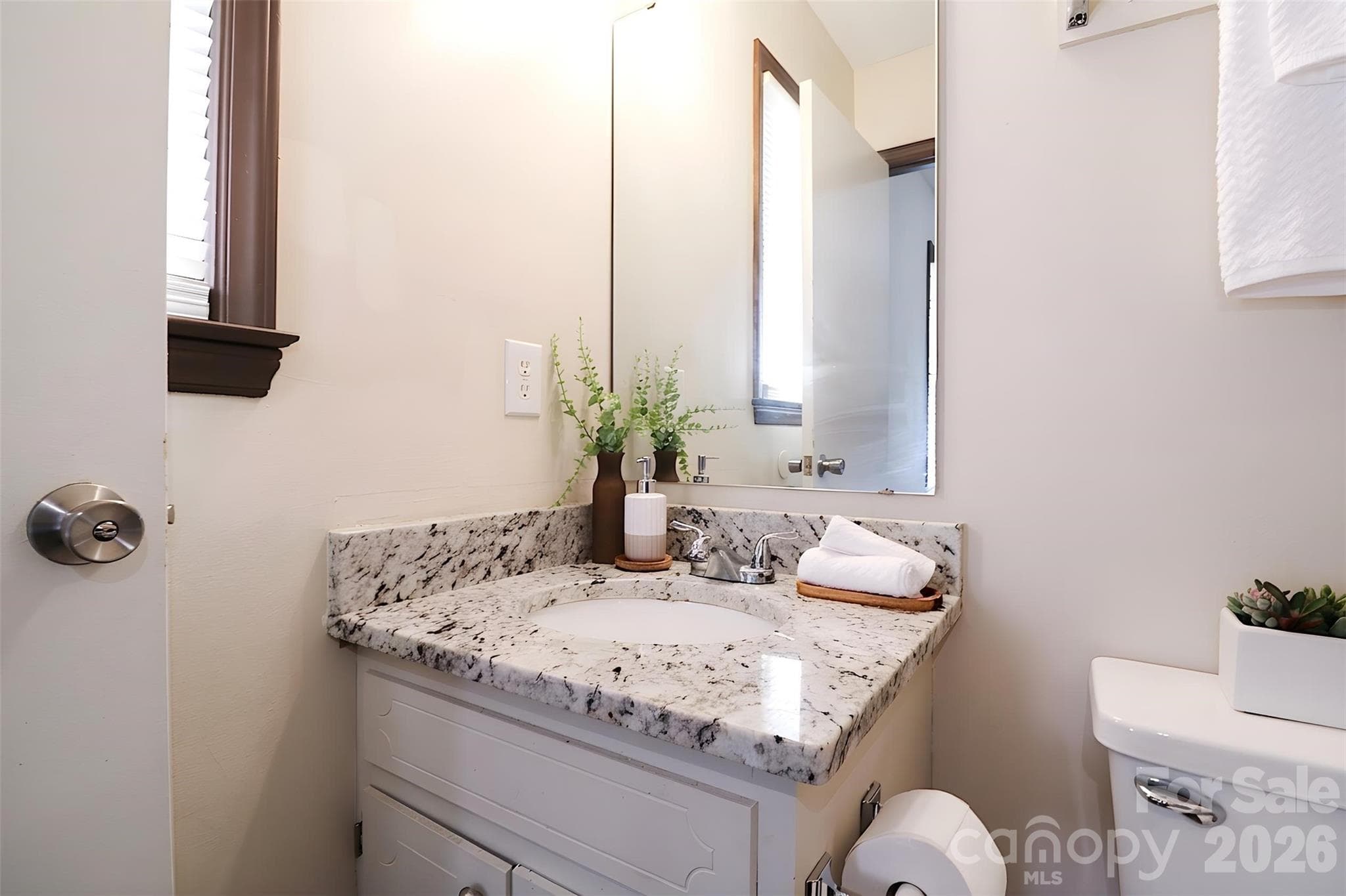 Bathroom with granite - 525 SW 12th Street SW, Hickory