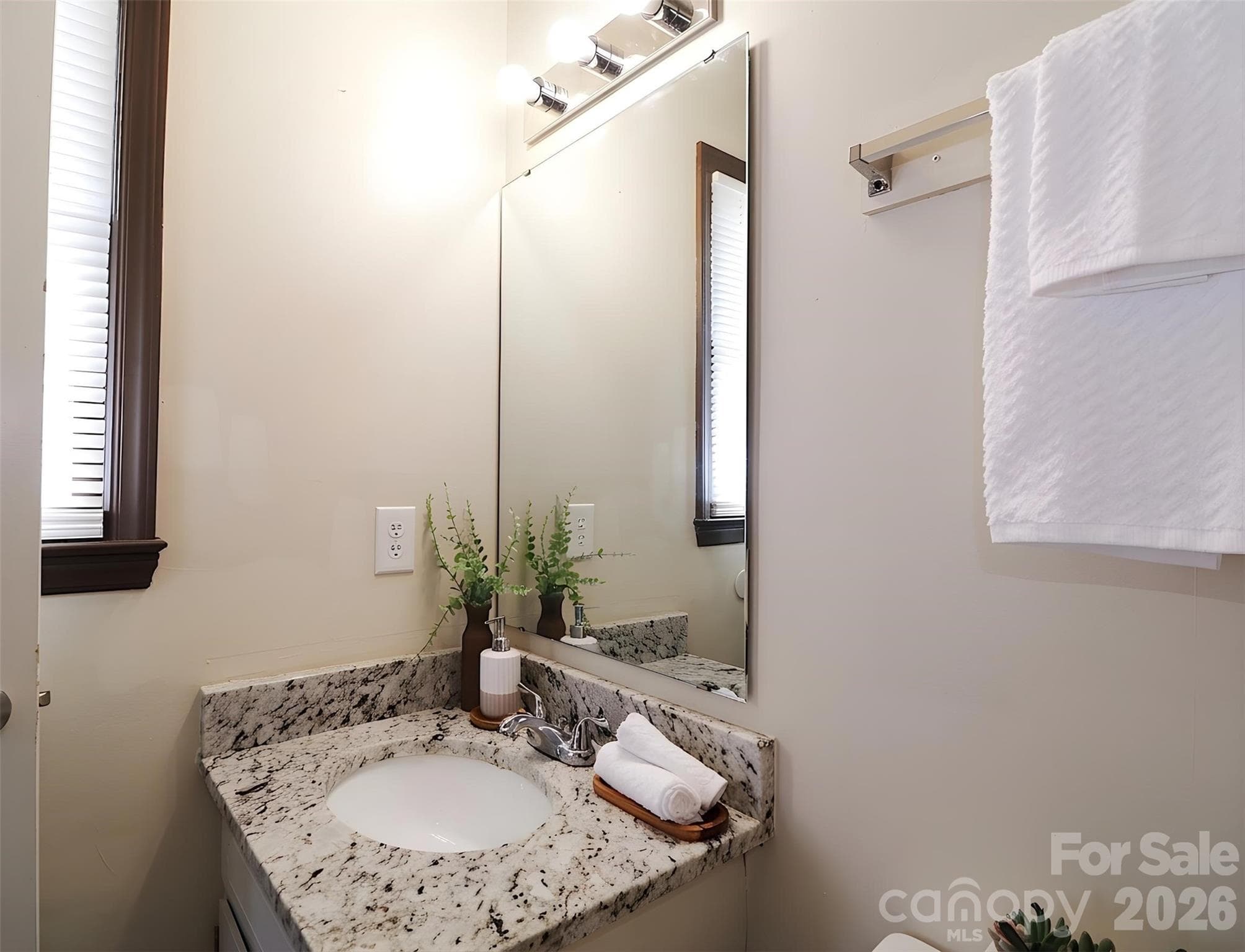 Condominium at 525 SW 12th Street SW, Hickory, photo 13 of 20