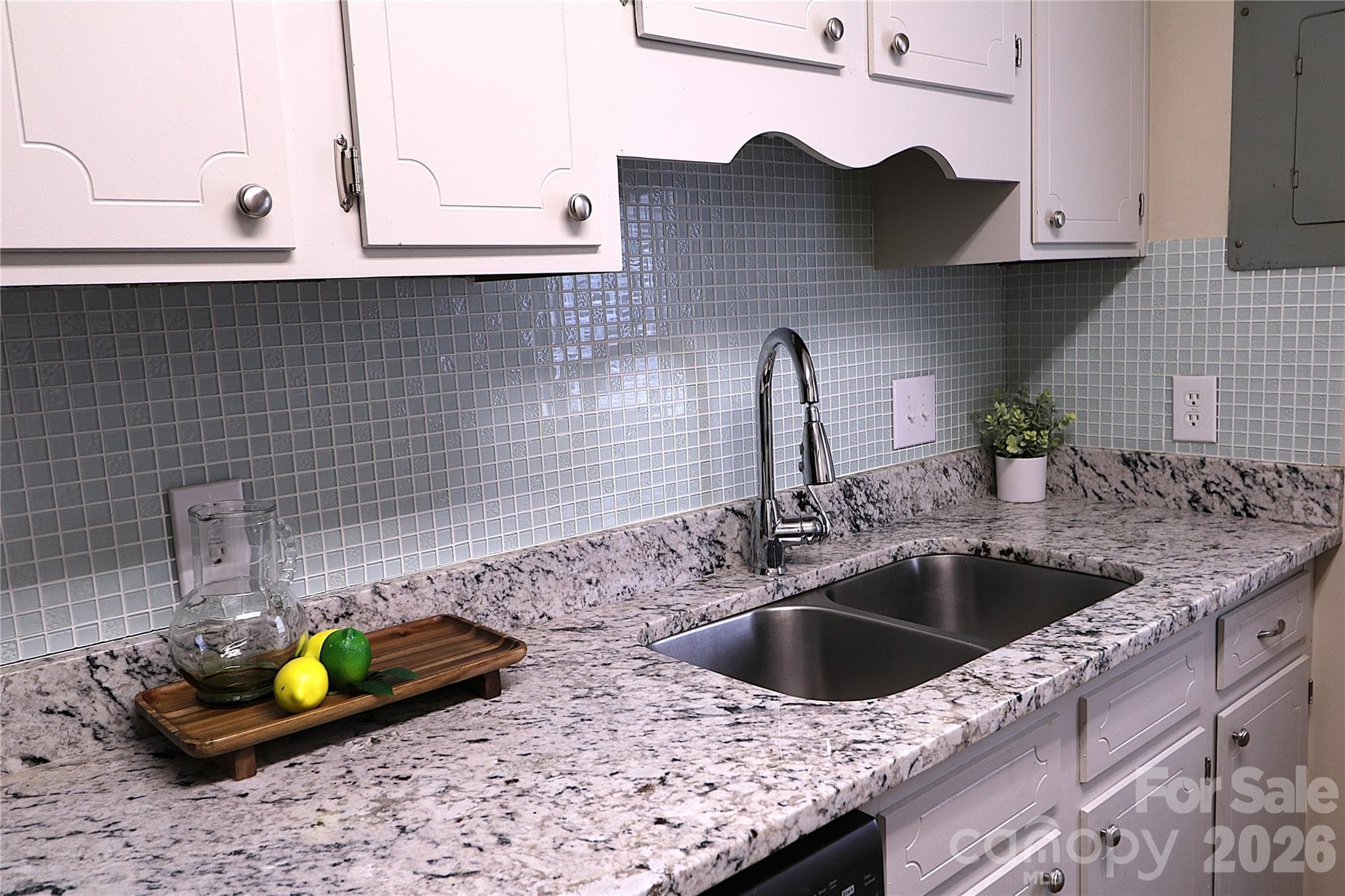 Kitchen with granite counters - 525 SW 12th Street SW, Hickory