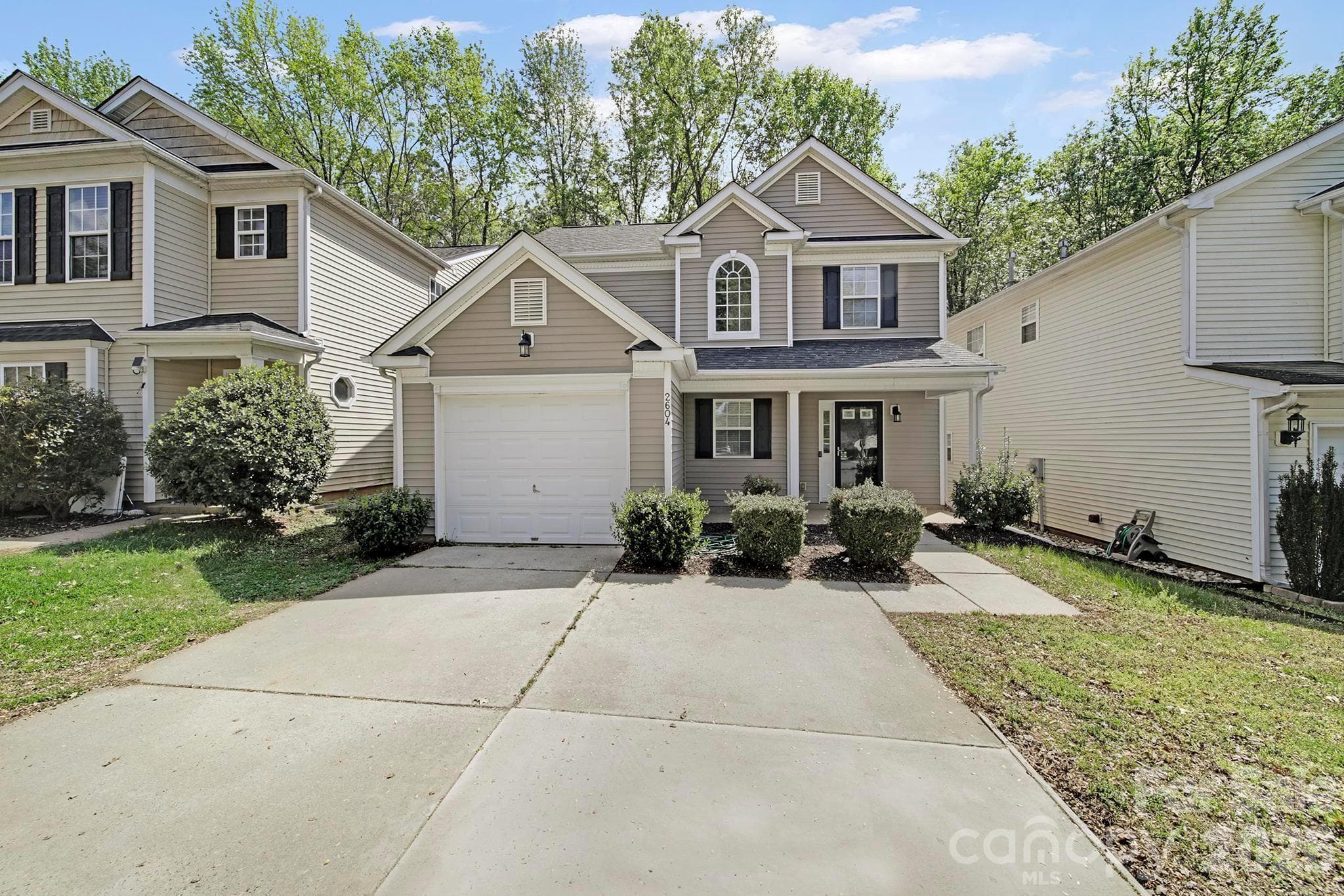 Single Family Residence at 2604 Cochrane Drive, Charlotte, photo 2 of 28