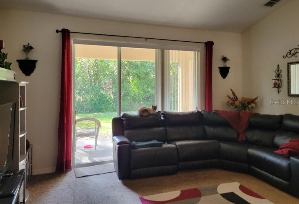 Single Family Residence at 5419 OXFORD MANOR CIR, LAKELAND, photo 2 of 9