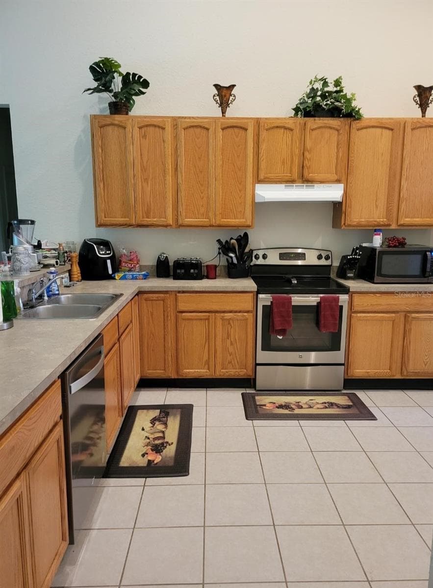 Single Family Residence at 5419 OXFORD MANOR CIR, LAKELAND, photo 3 of 9