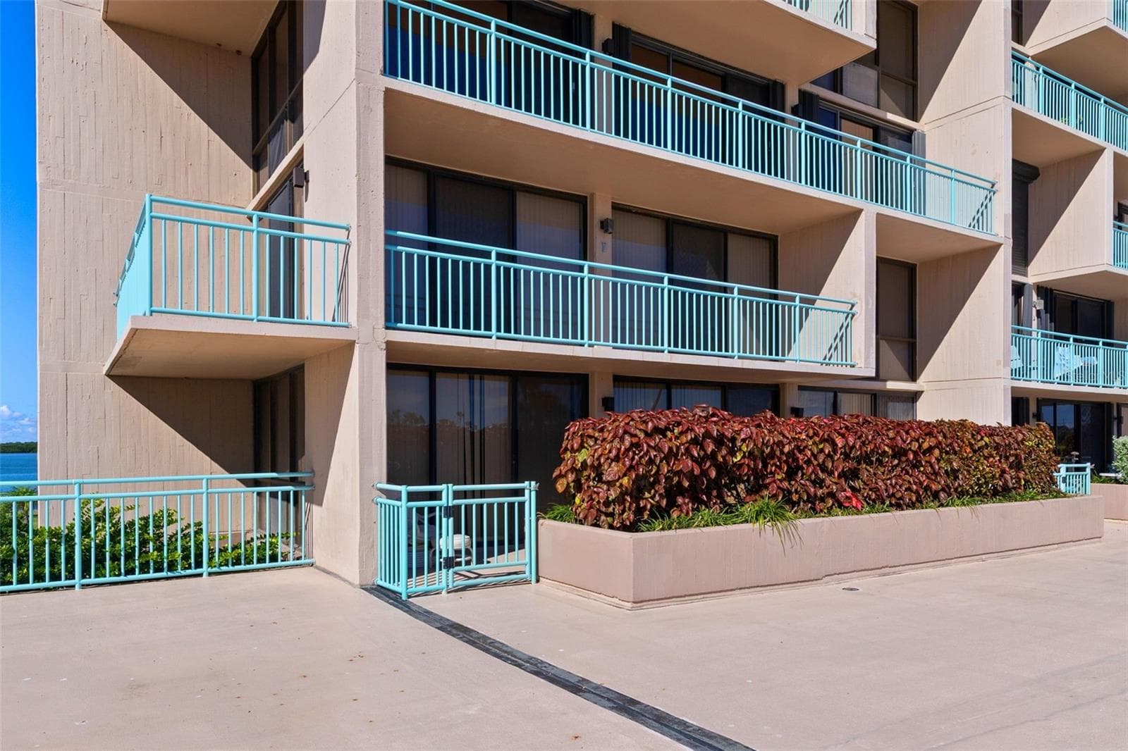 your private Terrace is behind the hedge - offering IMMEDIATE access to Tiki Hut and POOL / Spa - 1 KEY CAPRI #102E, TREASURE ISLAND