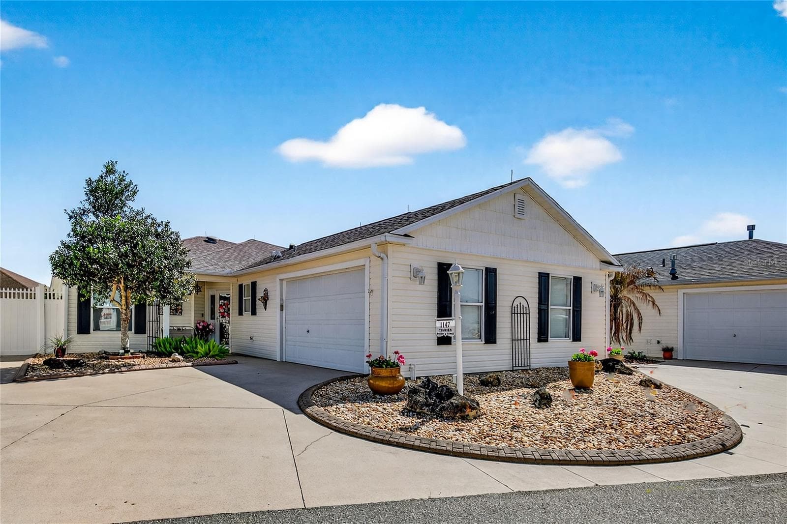1147 ELIZABETH CT