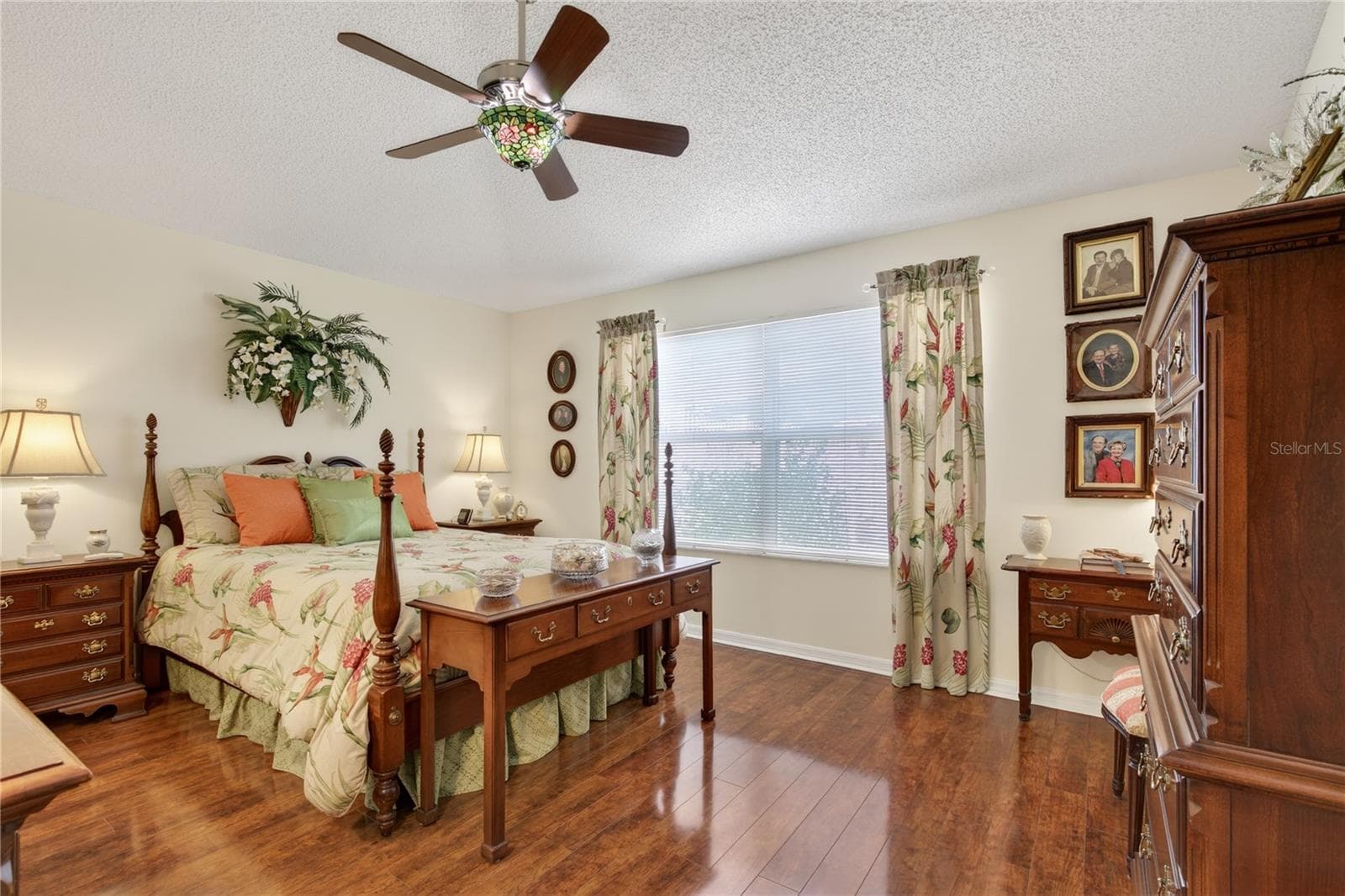 The primary suite offers delightful courtyard views, providing a serene connection to the lush, inviting tropical landscape that beautifully frames the property. - 1147 ELIZABETH CT, THE VILLAGES