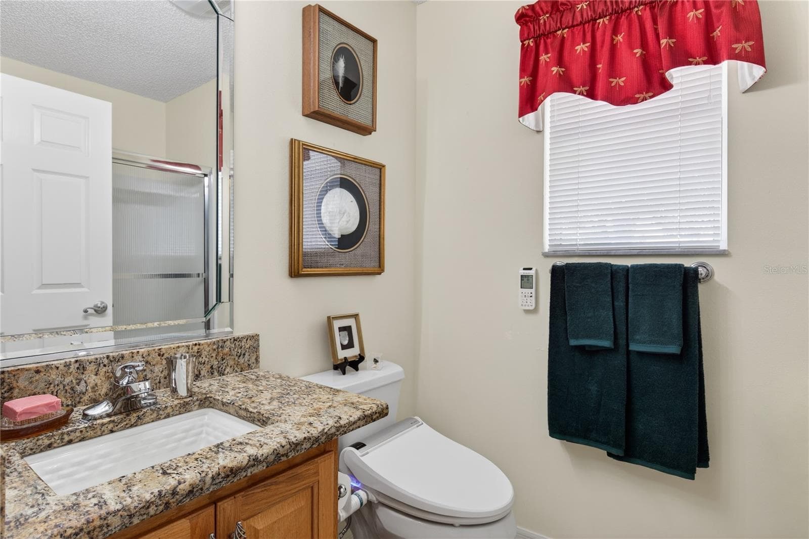 SECOND BATHROOM FEATURES GRANITE CPONTERTOP, BIDET AND TUB & SHOWER COMBO - 1147 ELIZABETH CT, THE VILLAGES