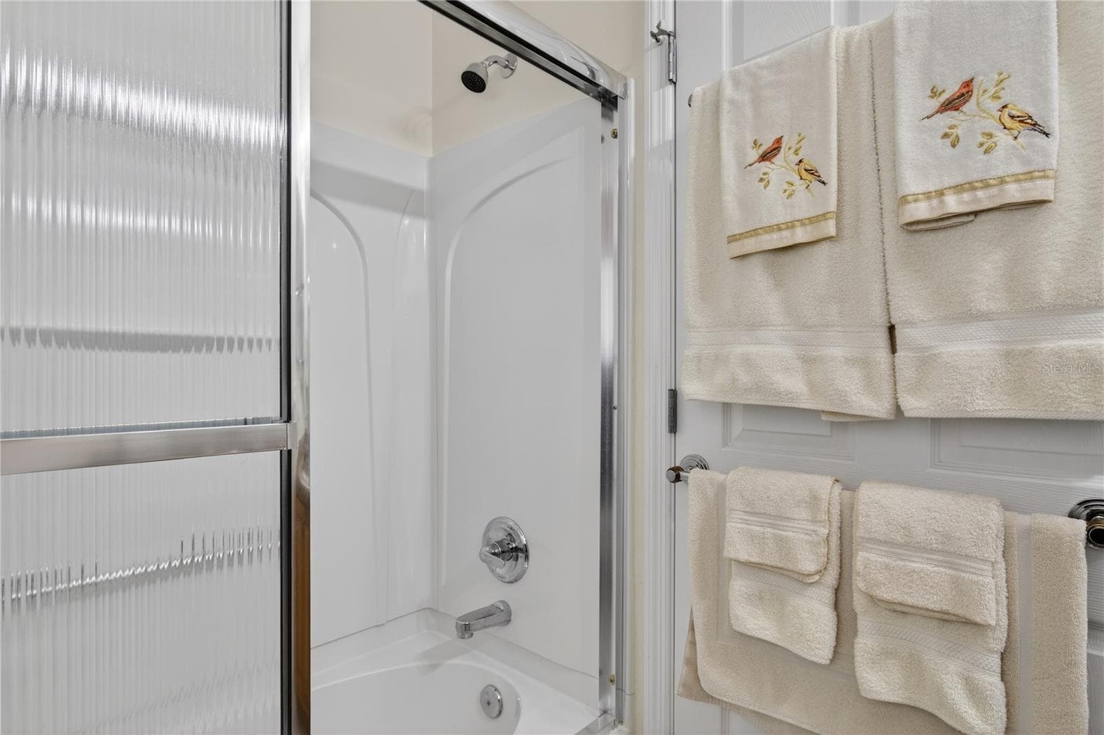 SECOND BATHROOM SHOWER - 1147 ELIZABETH CT, THE VILLAGES