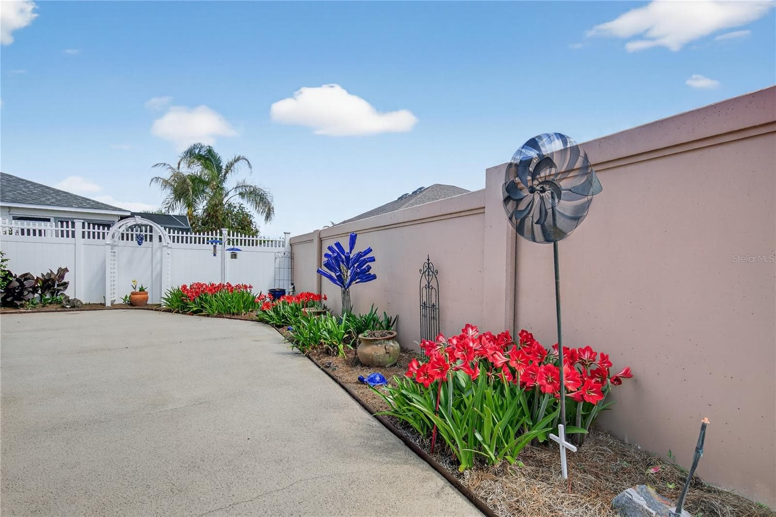 SOLID PAINTED WALL AND VINYL FENCE INSURES PRIVACY FOR YOU, GUESTS AND PETS.  Enhances the comfort and enjoyment of residents, visitors, and animals. - 1147 ELIZABETH CT, THE VILLAGES
