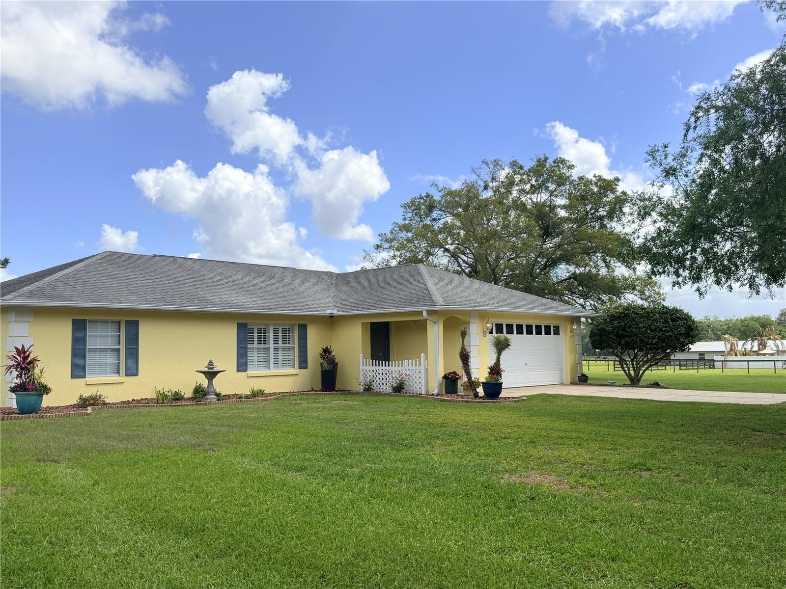 Single Family Residence at 331 SE HIGHWAY 42, SUMMERFIELD, photo 5 of 67