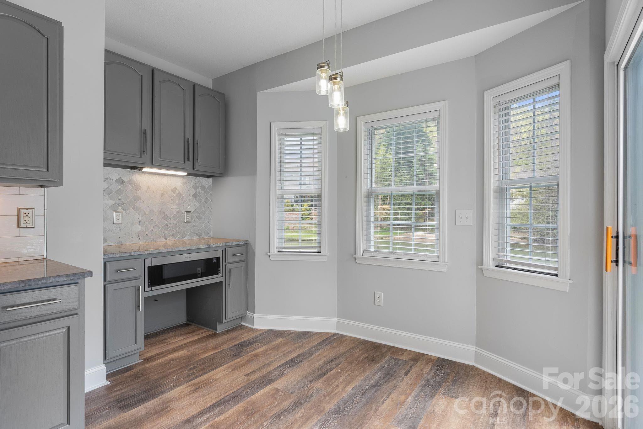 Kitchen nook - 79 Mill Pond Way, Hendersonville