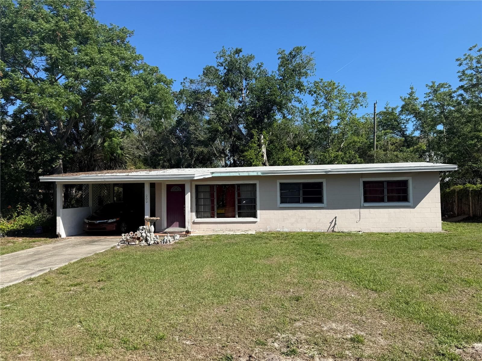 202 FAIRMONT DR