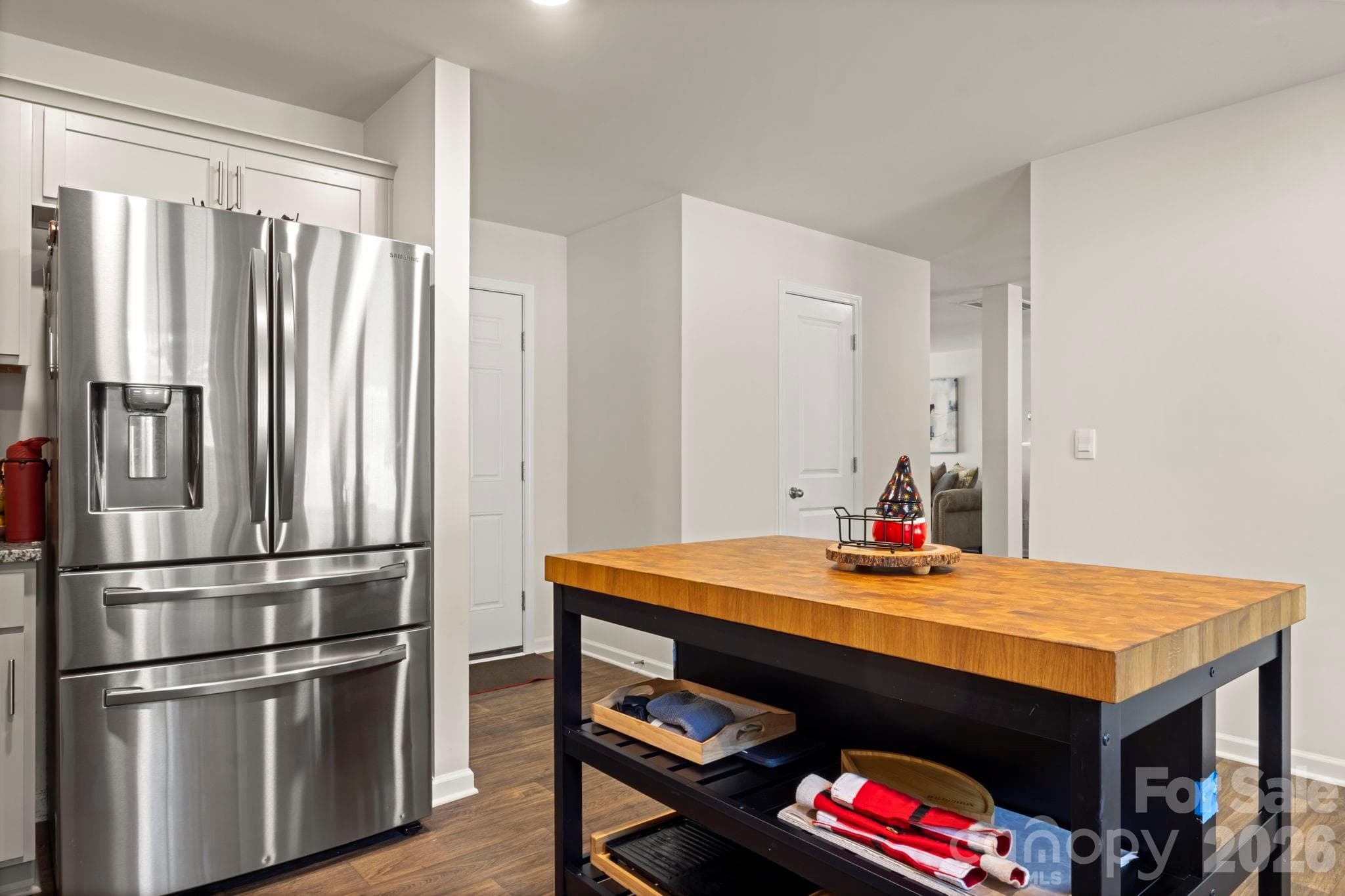 Single Family Residence at 1331 Mifflin Lane, Dallas, photo 10 of 34