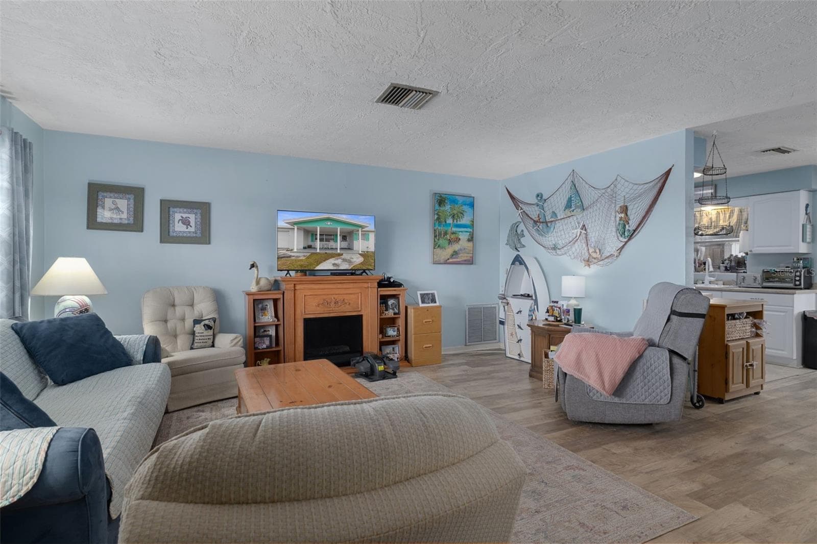Single Family Residence at 83 S HARRISON ST, BEVERLY HILLS, photo 7 of 37