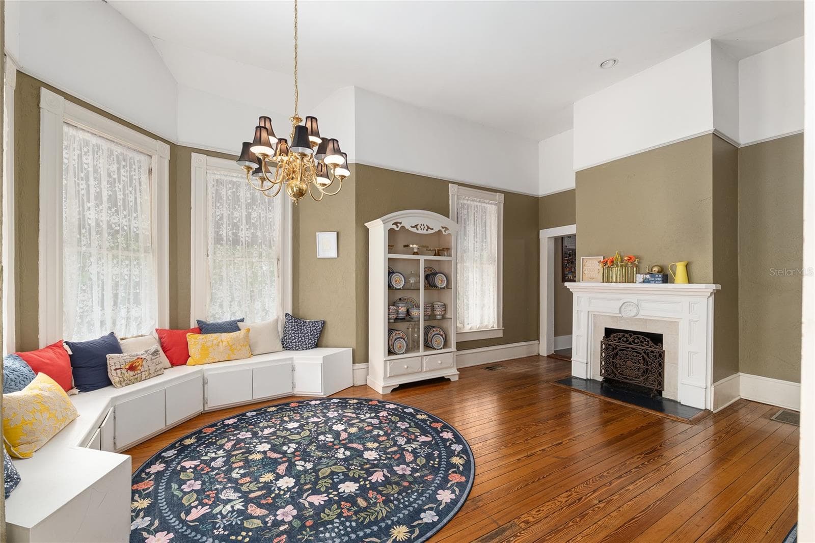 Formal Living Room. - 721 SE 5TH ST, OCALA